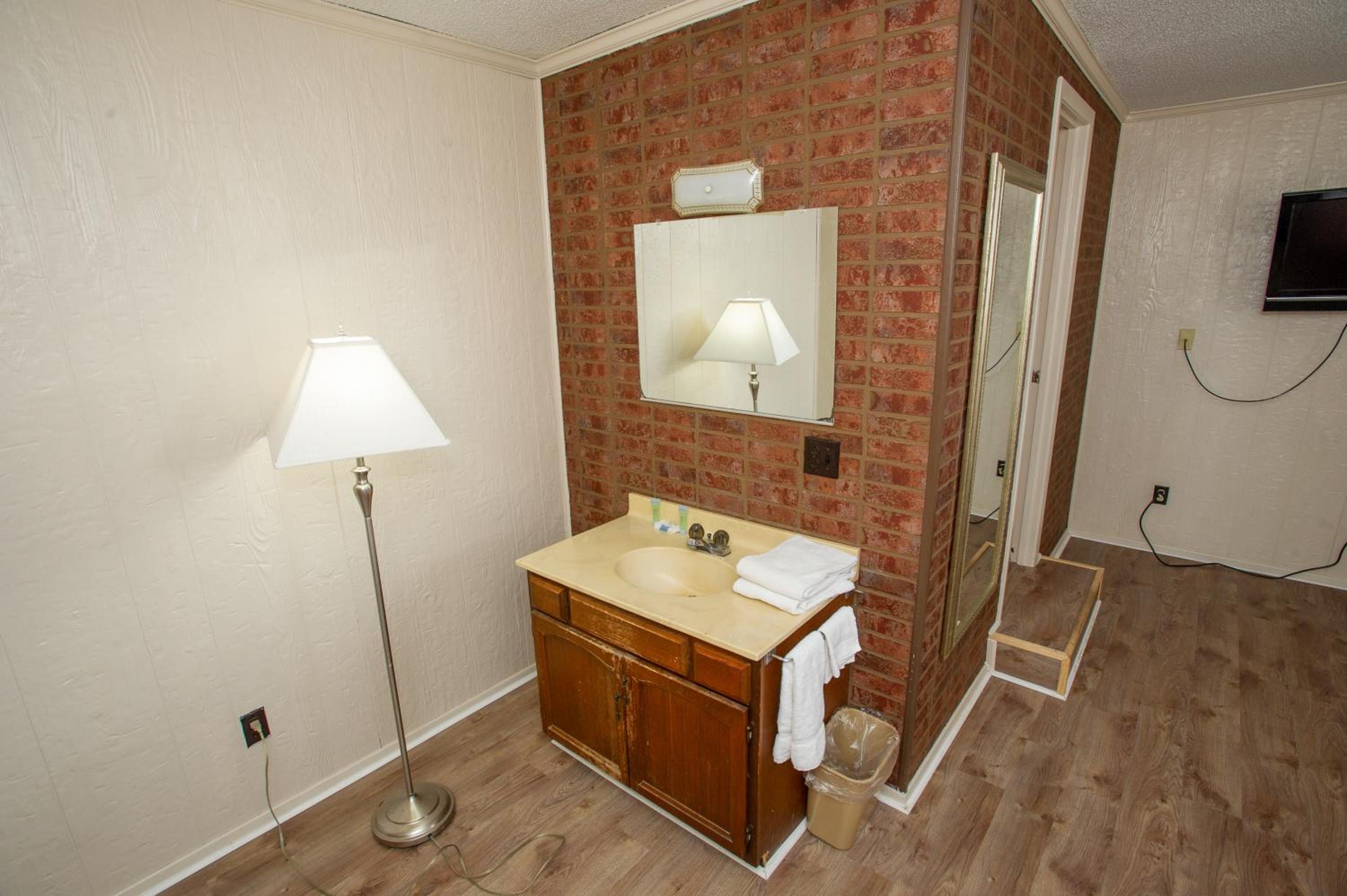 Standard Twin Room photo 3