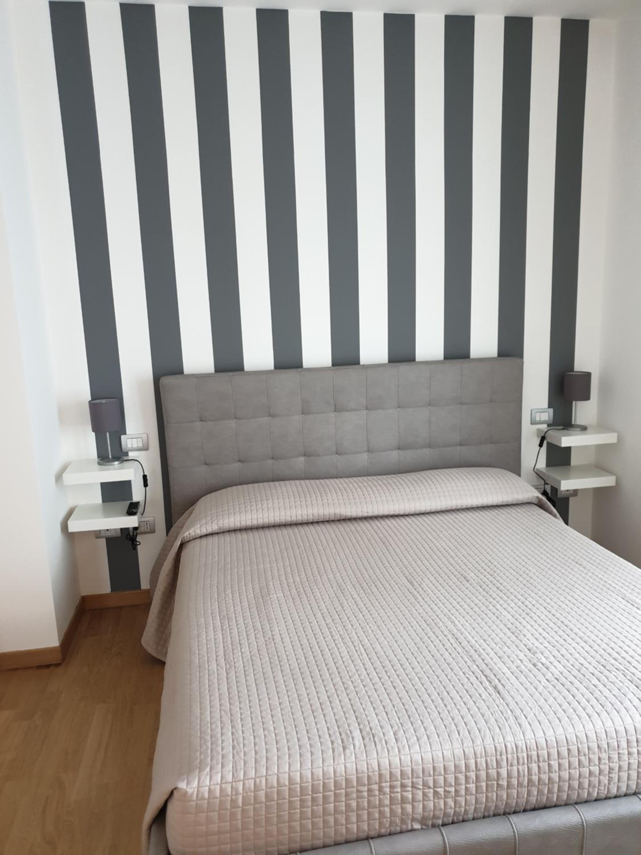 One-Bedroom Apartment - Photo 2