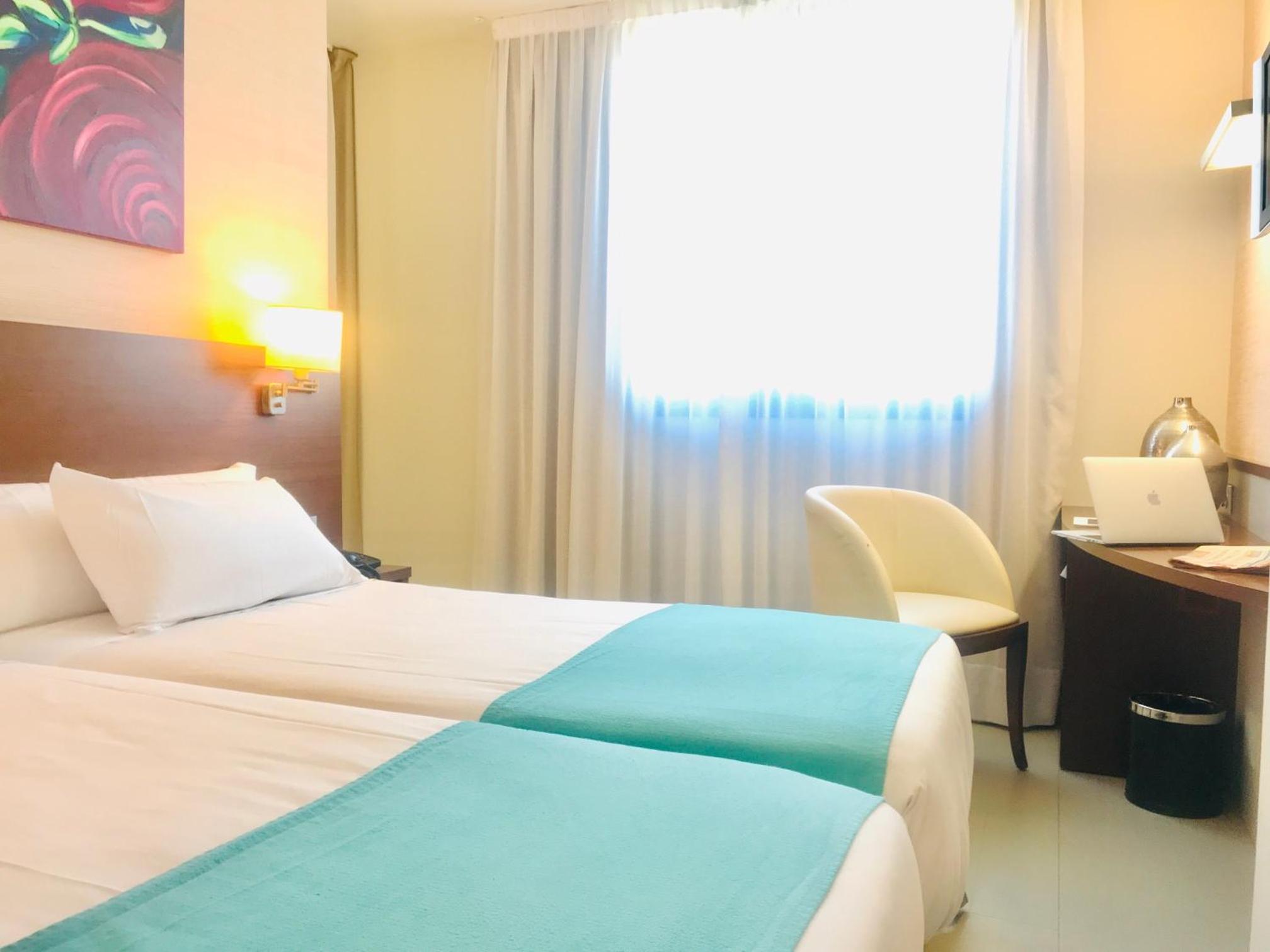 Twin Room - Photo 3