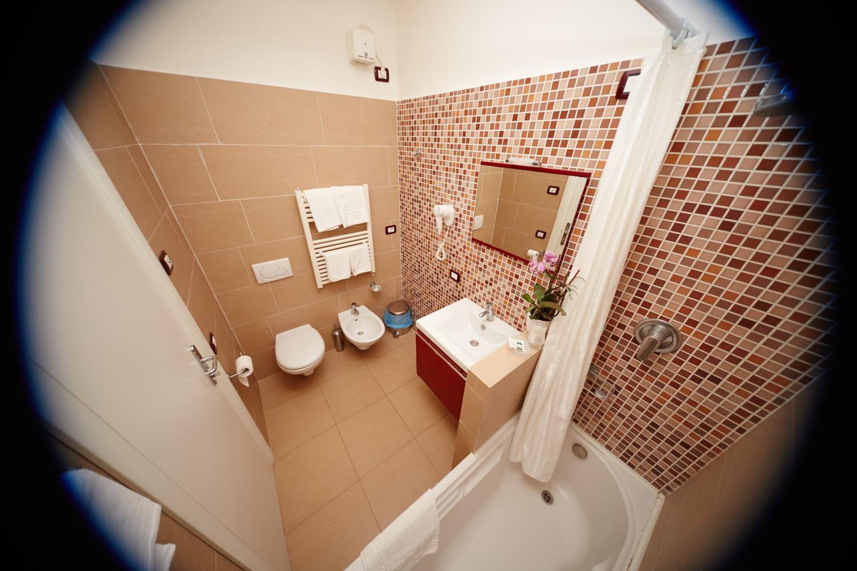 Double Room - Photo 10
