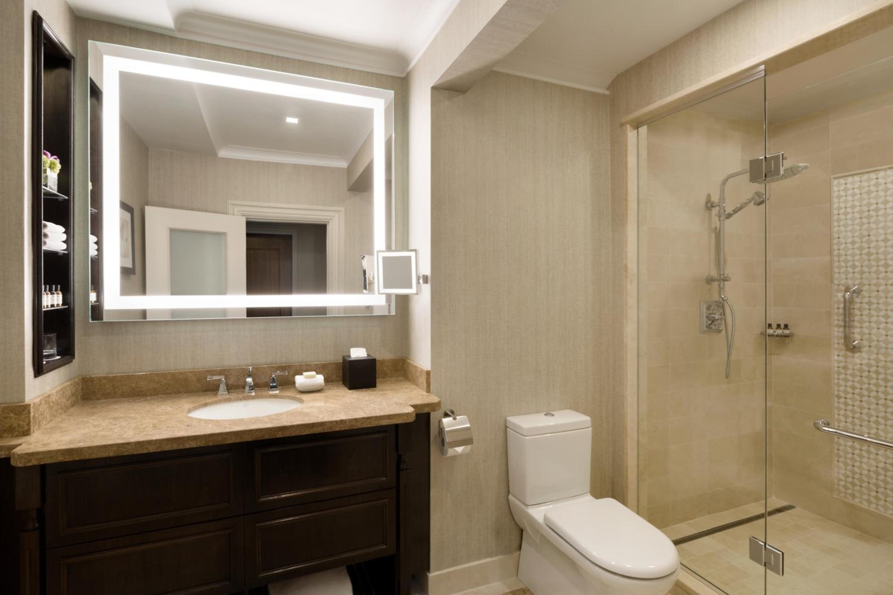 Deluxe Room with King Bed