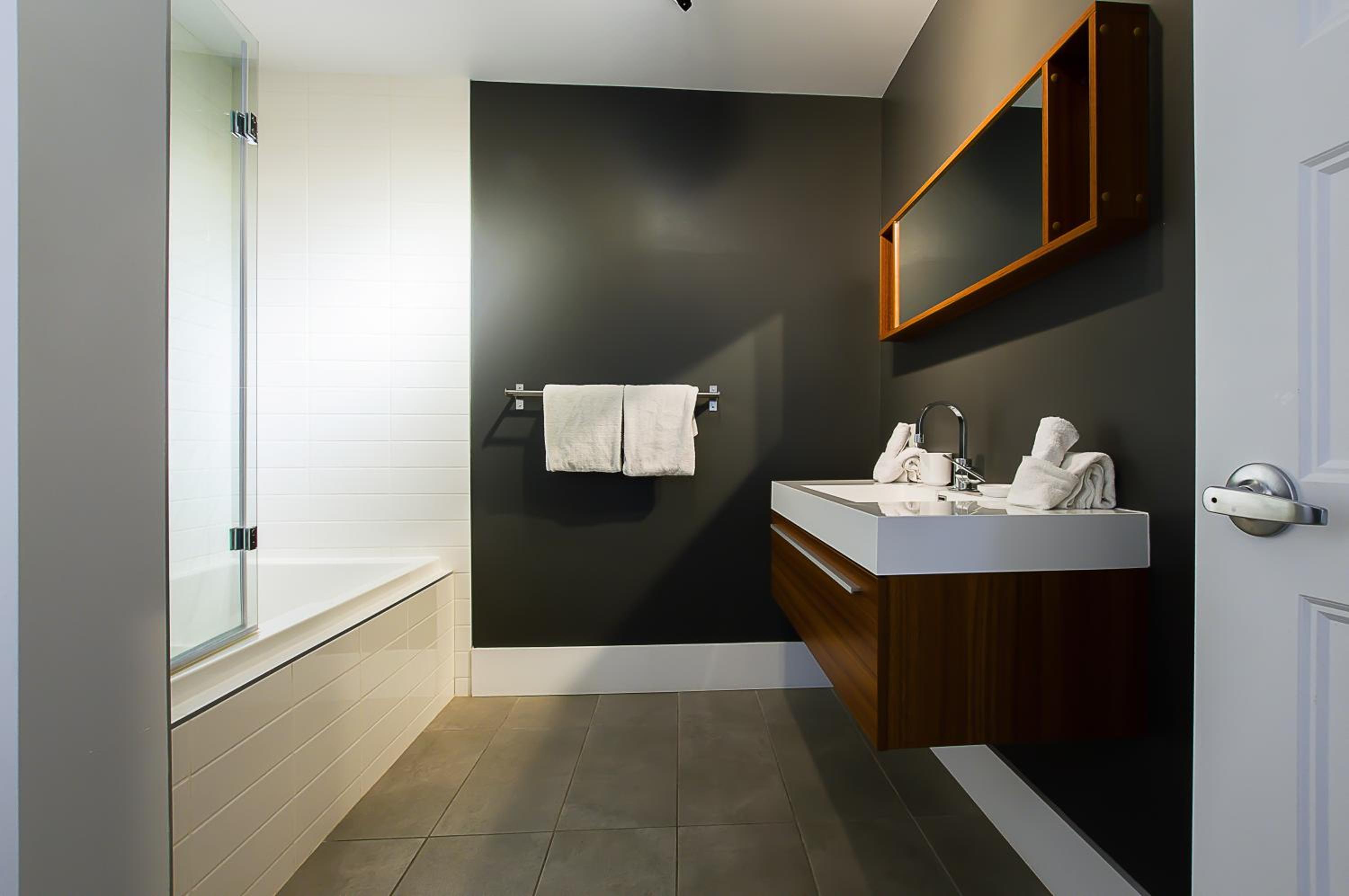 Two-Bedroom Apartment 301 - City View