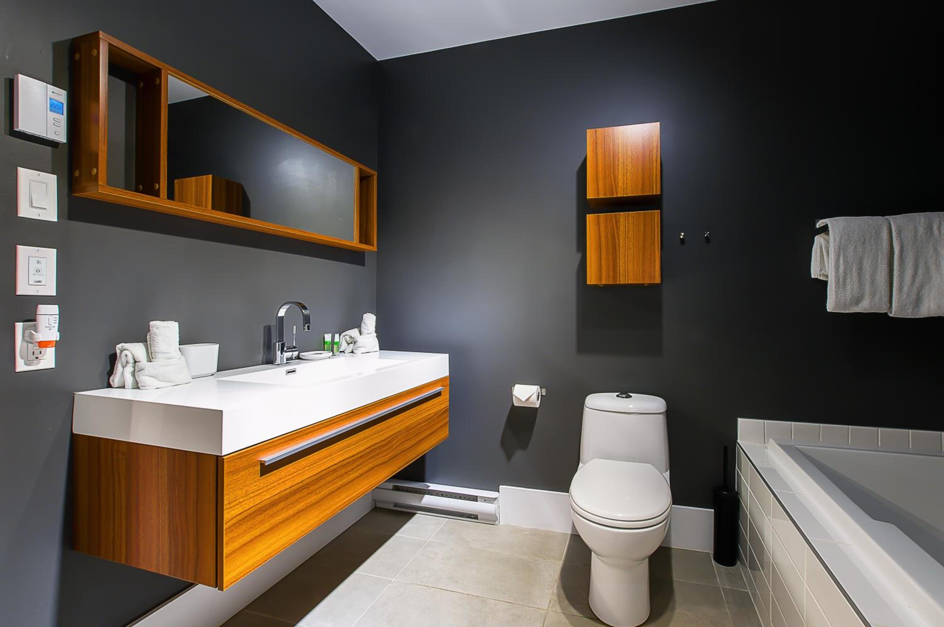 Two-Bedroom Penthouse Apartment 401 - City View thumbnail 5