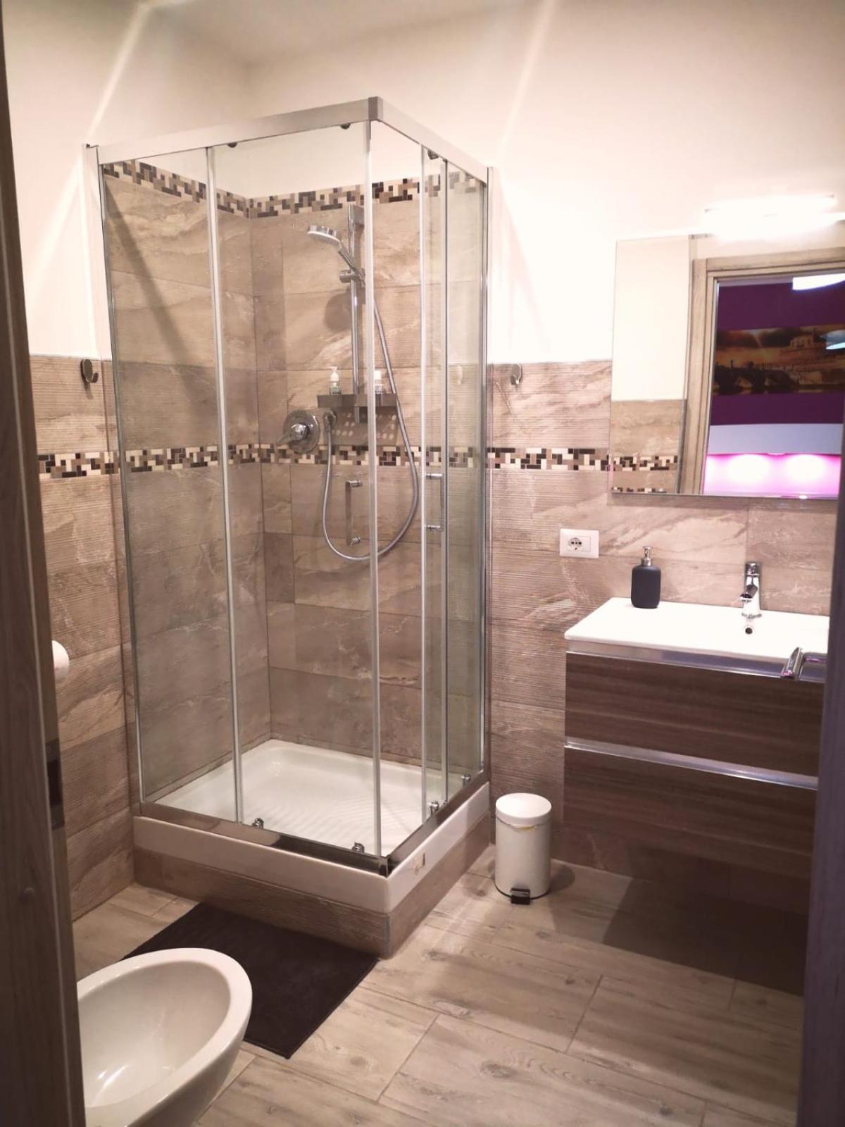 Single Room with Private Bathroom photo 2