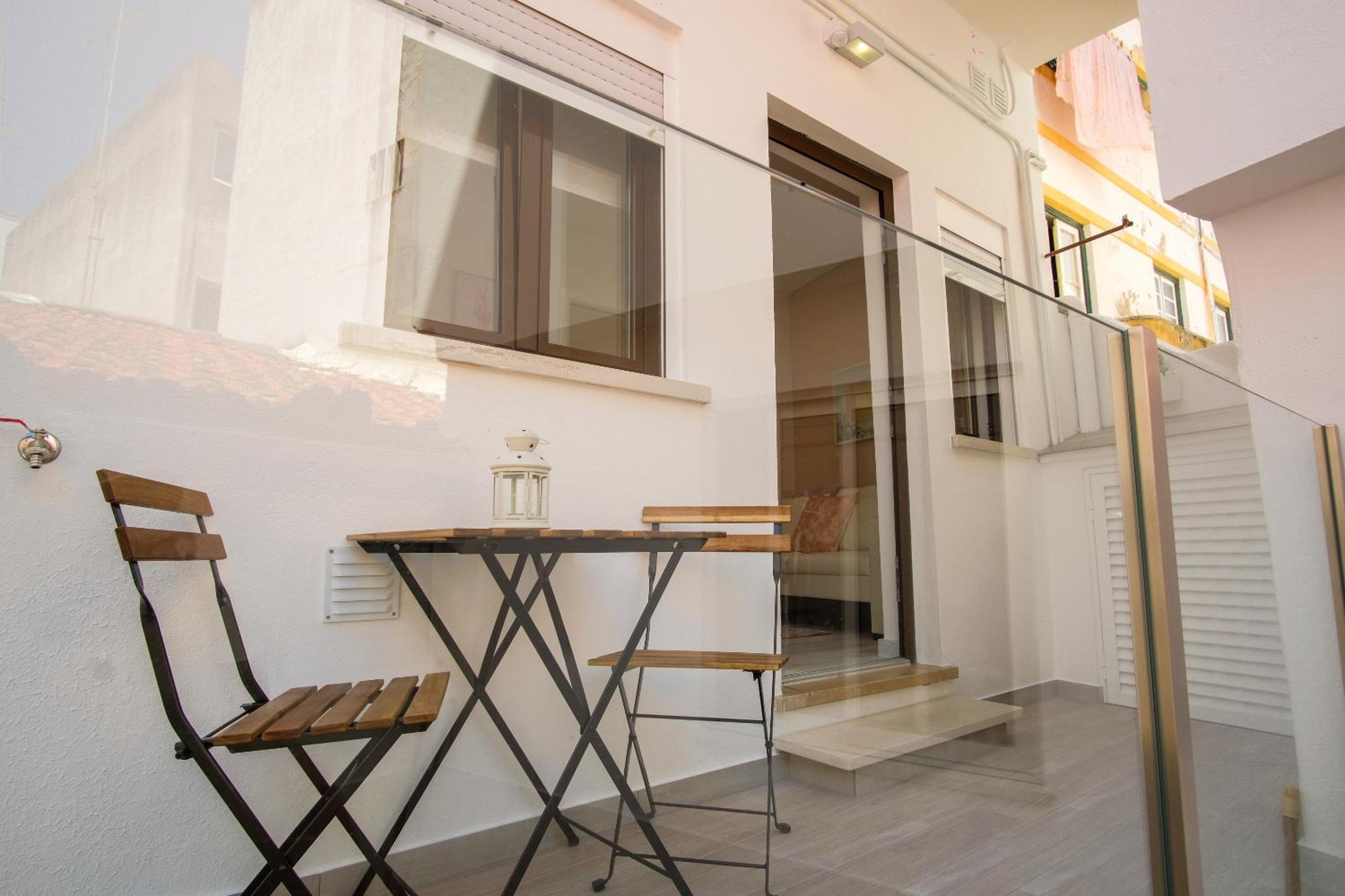One-Bedroom Apartment - Photo 2