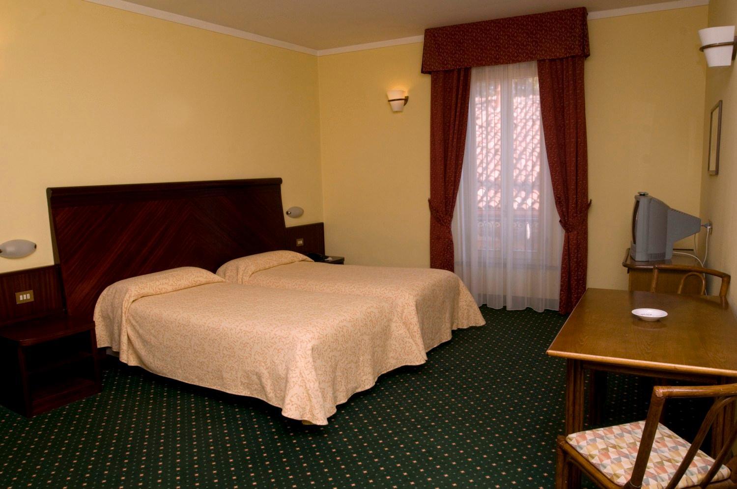 Double or Twin Room - Photo 3