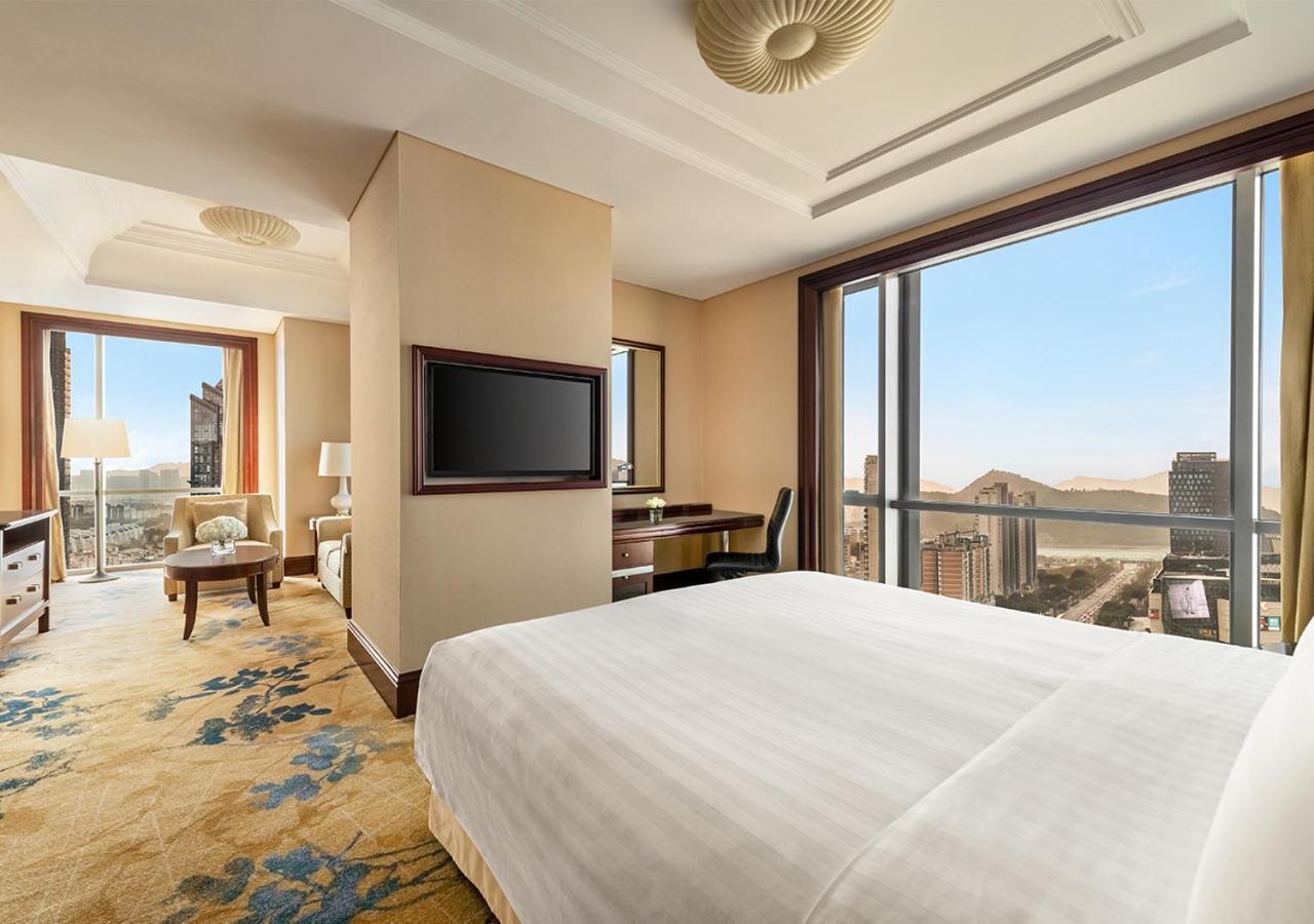 Cityview Skyline Premier King - Photo 8