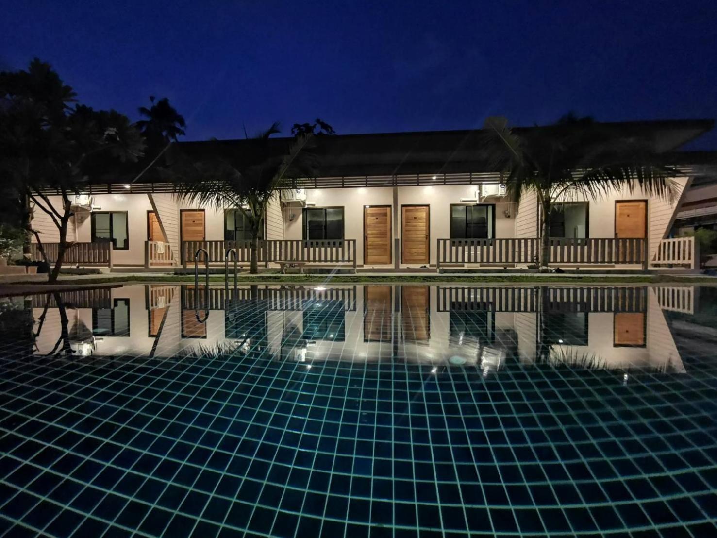 Double Room with Pool View photo 3