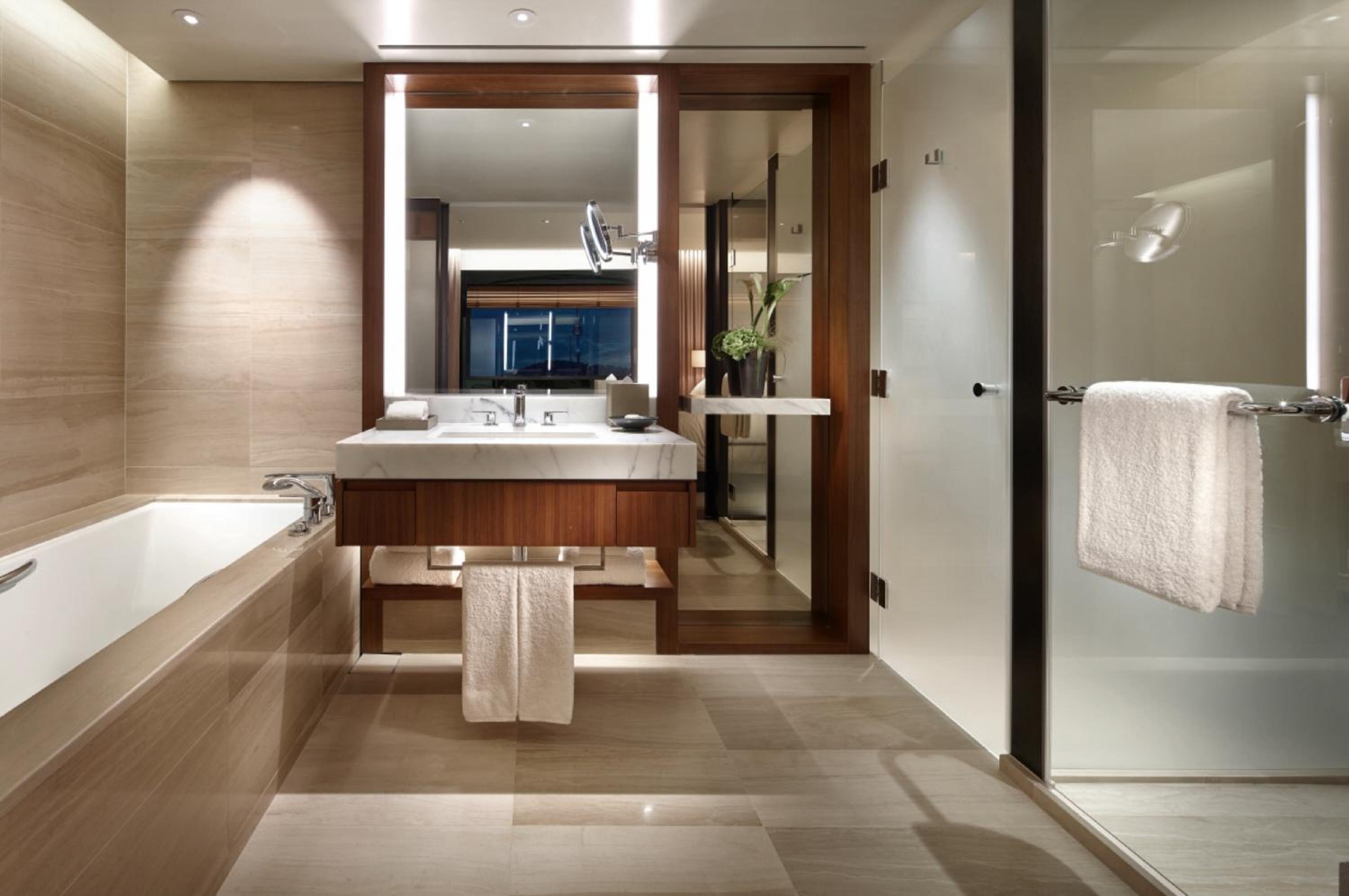 Superior Suite Double (Executive Lounge access, Free Sauna) (Outdoor Pool Access Excluded)