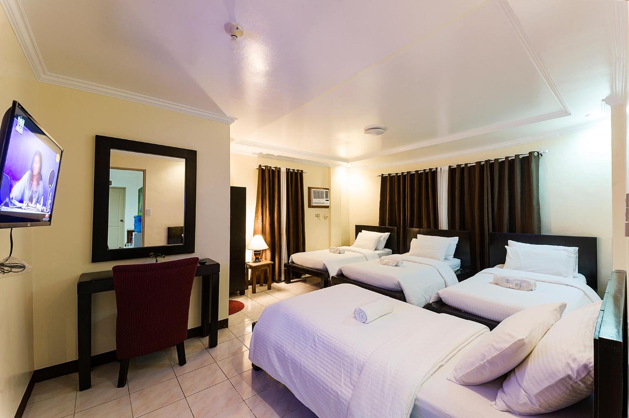 Superior Quadruple Room - Photo 4