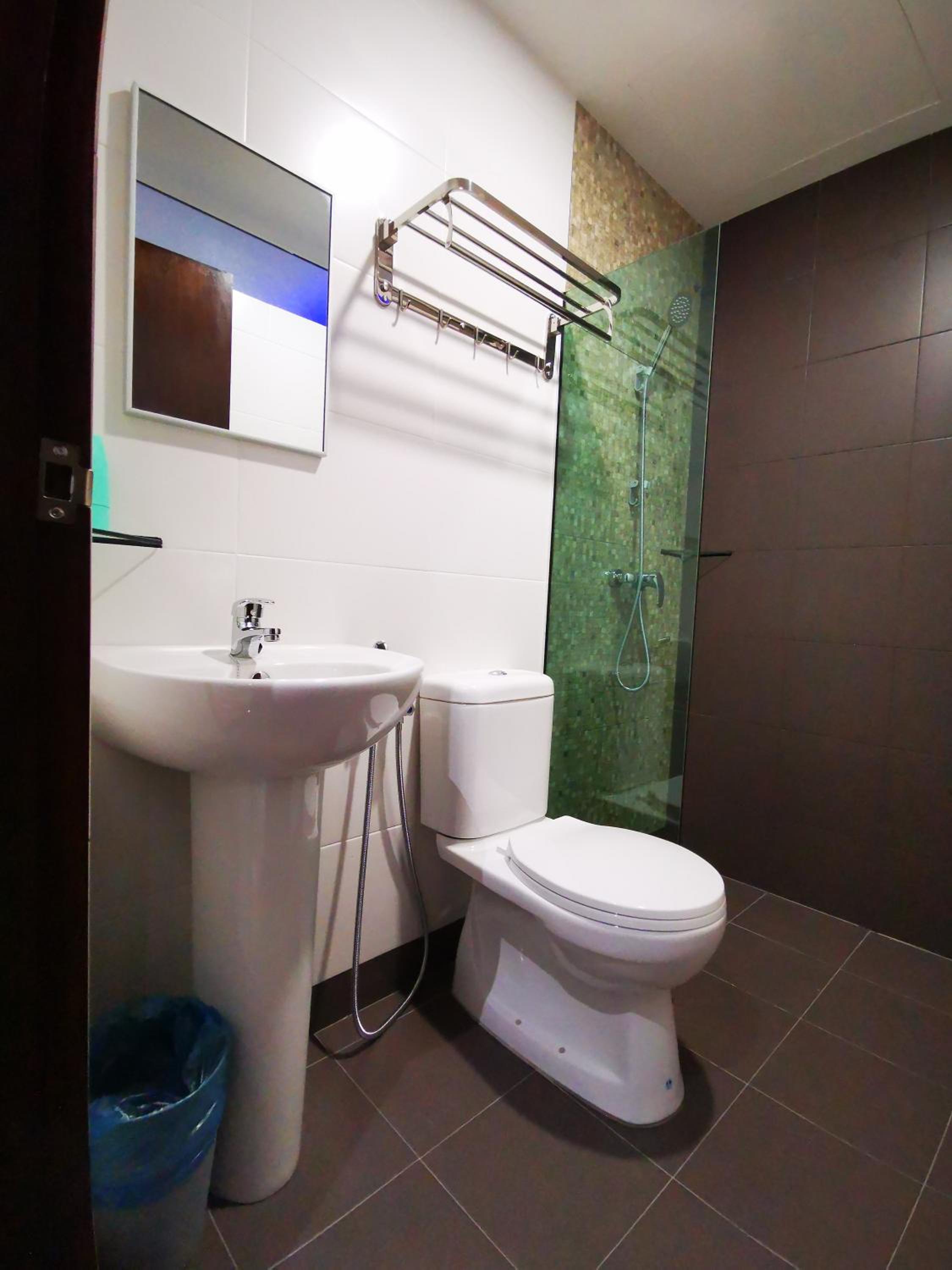 Standard King Room - Photo 6