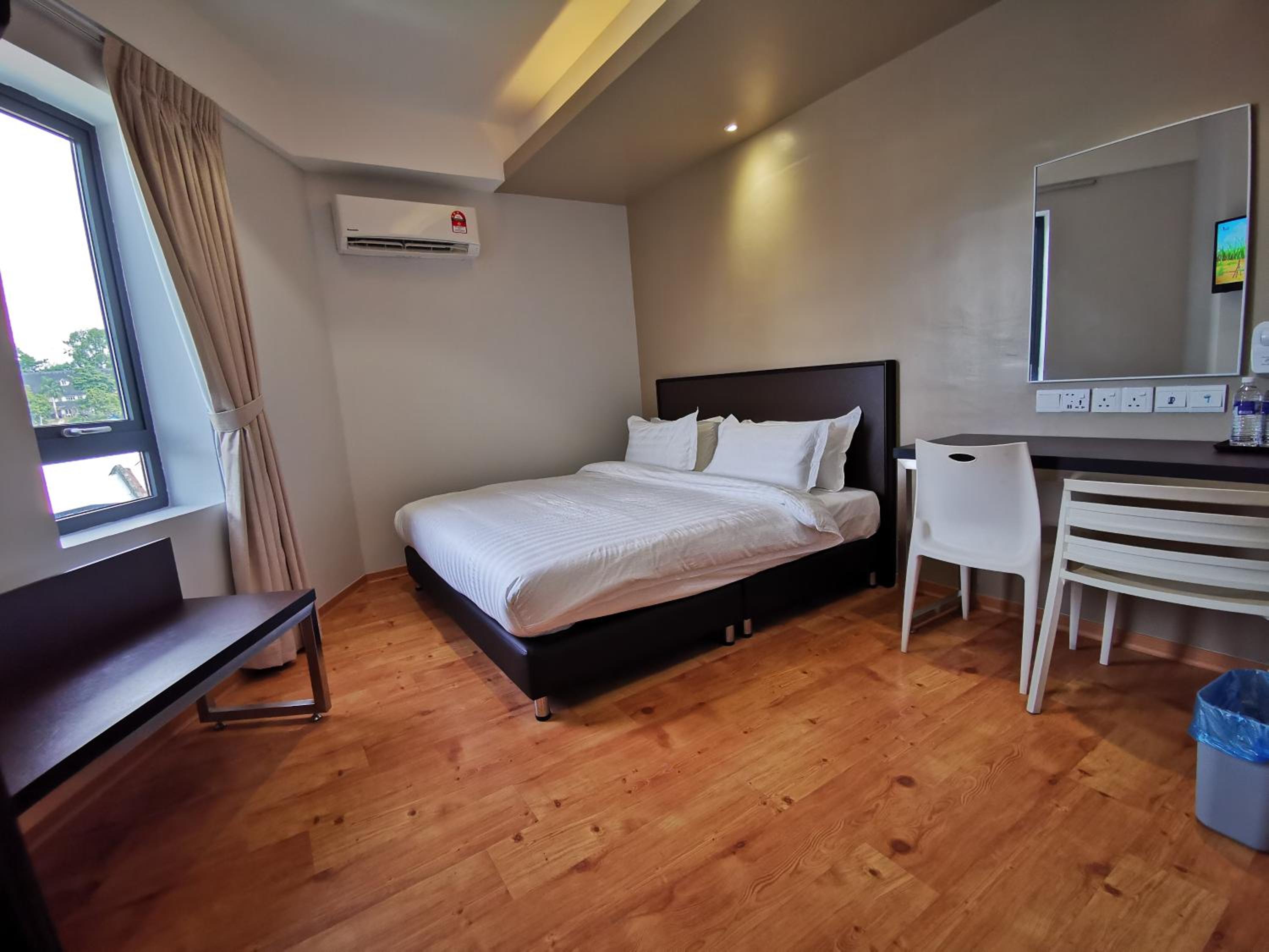 Standard King Room - Photo 4