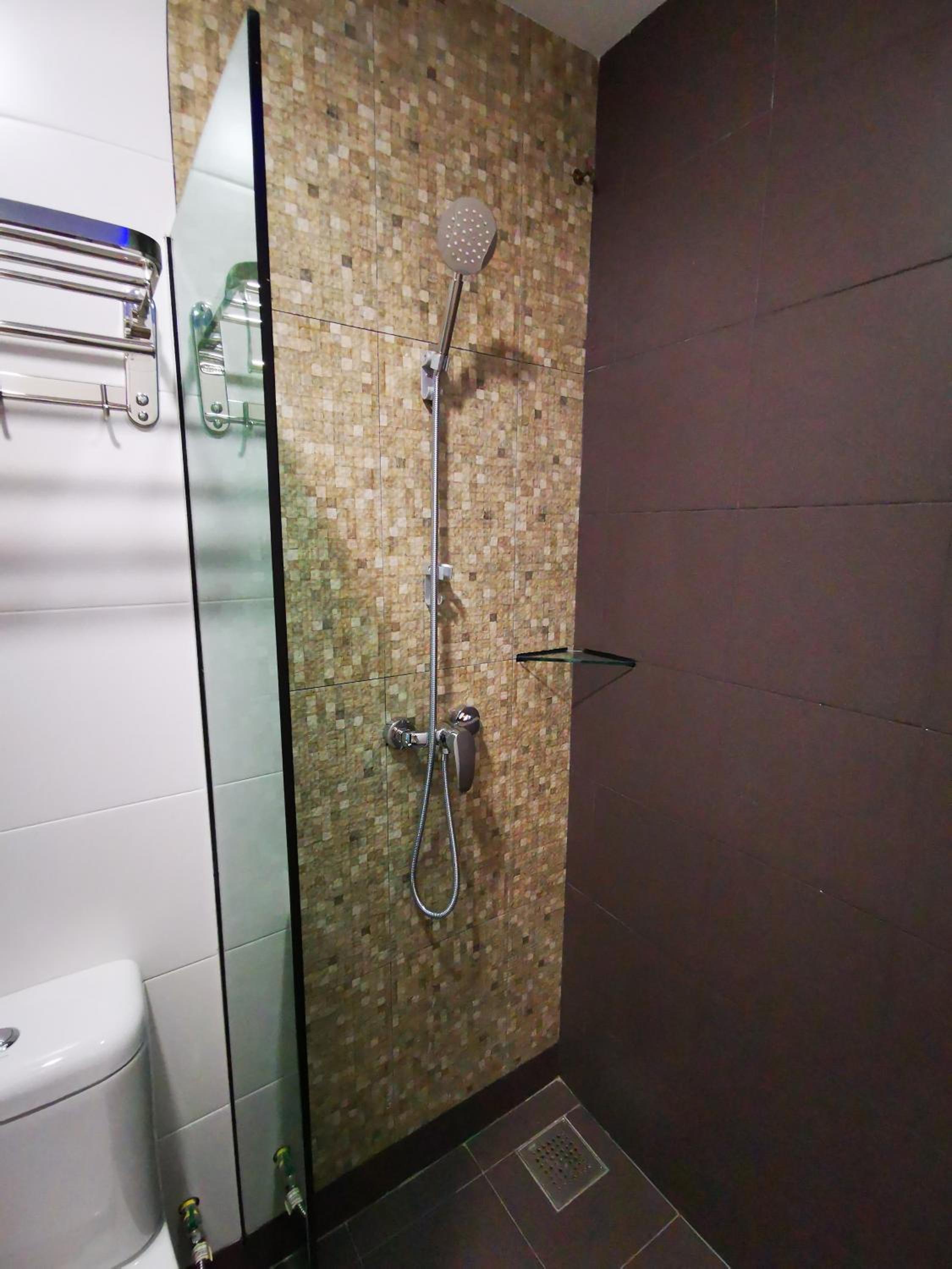 Standard King Room - Photo 5