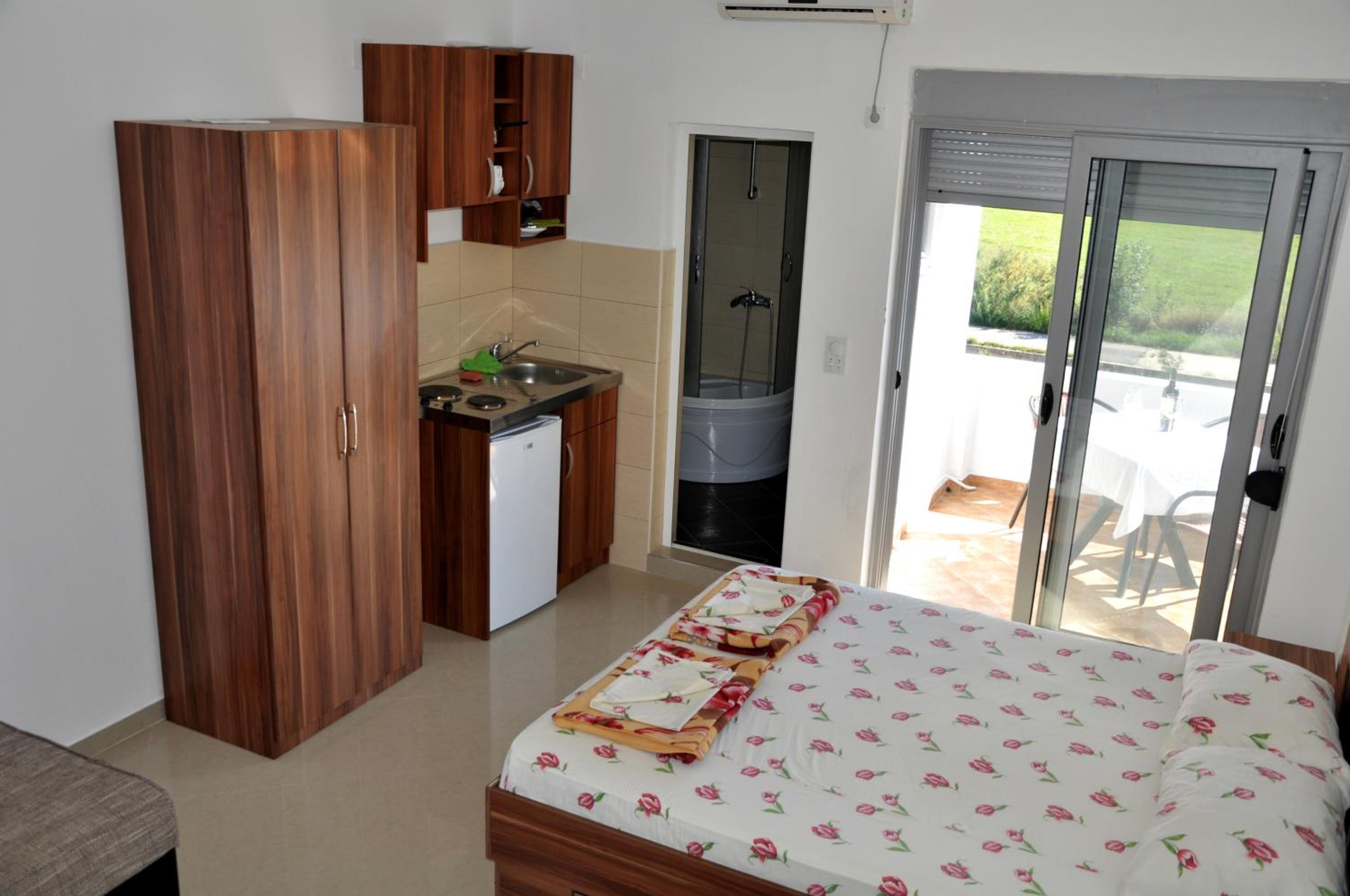 Studio with Terrace (4 Adults) - Photo 1