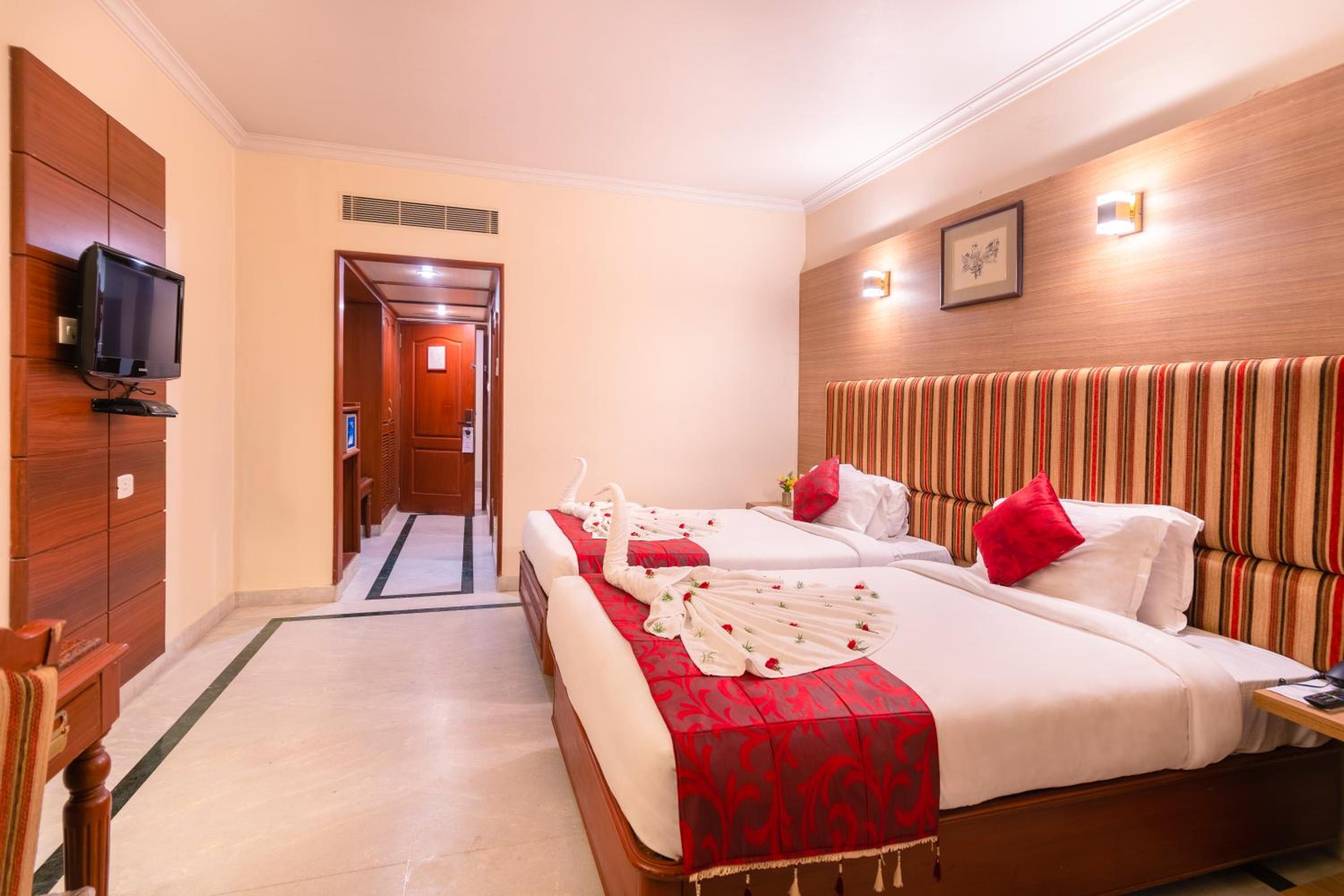 Premium Twin Room - Photo 10