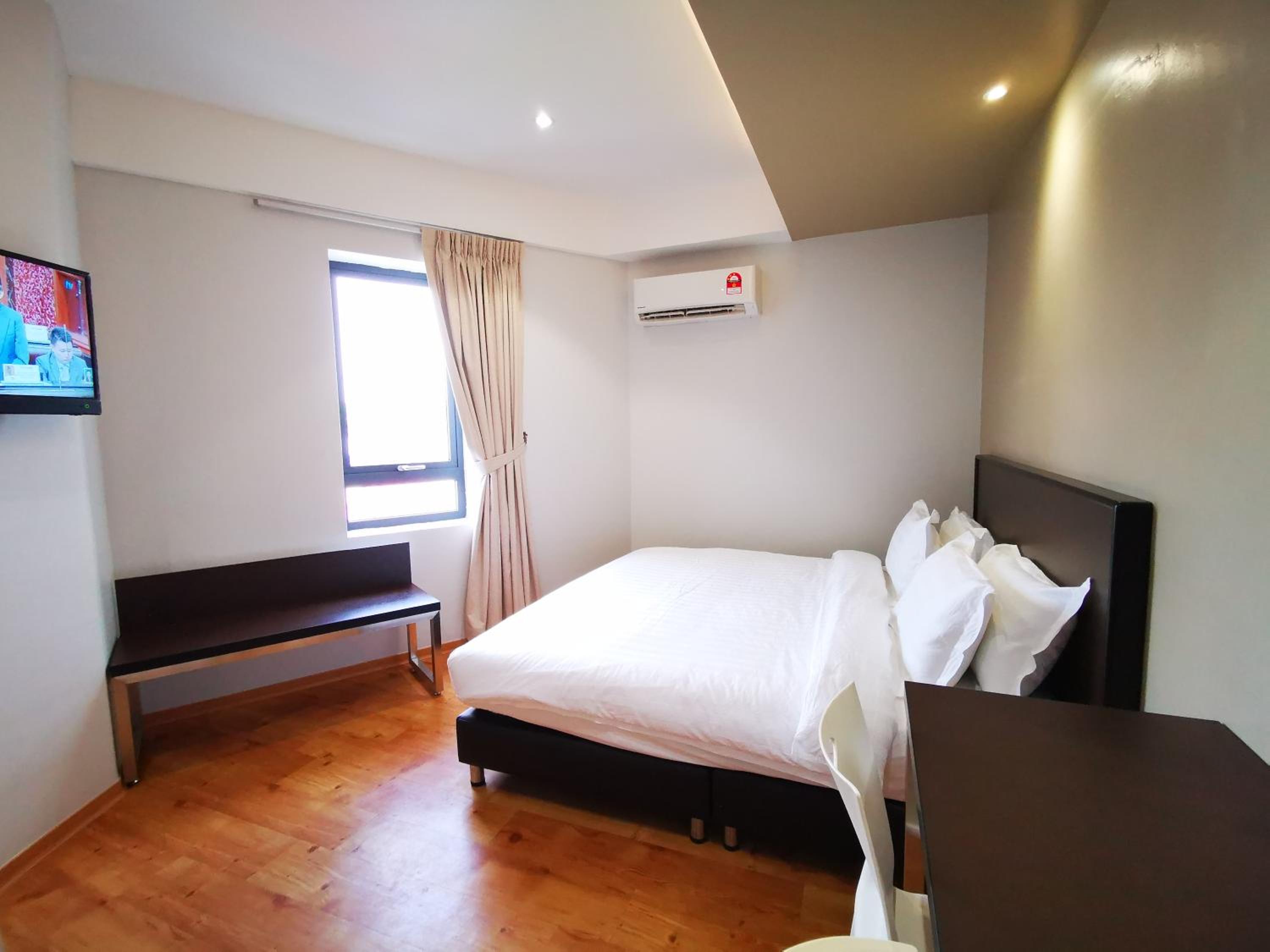 Standard King Room - Photo 3