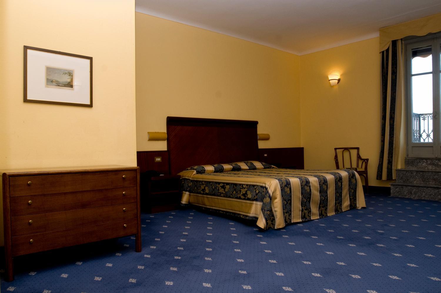 Double or Twin Room with Lake View - Photo 5