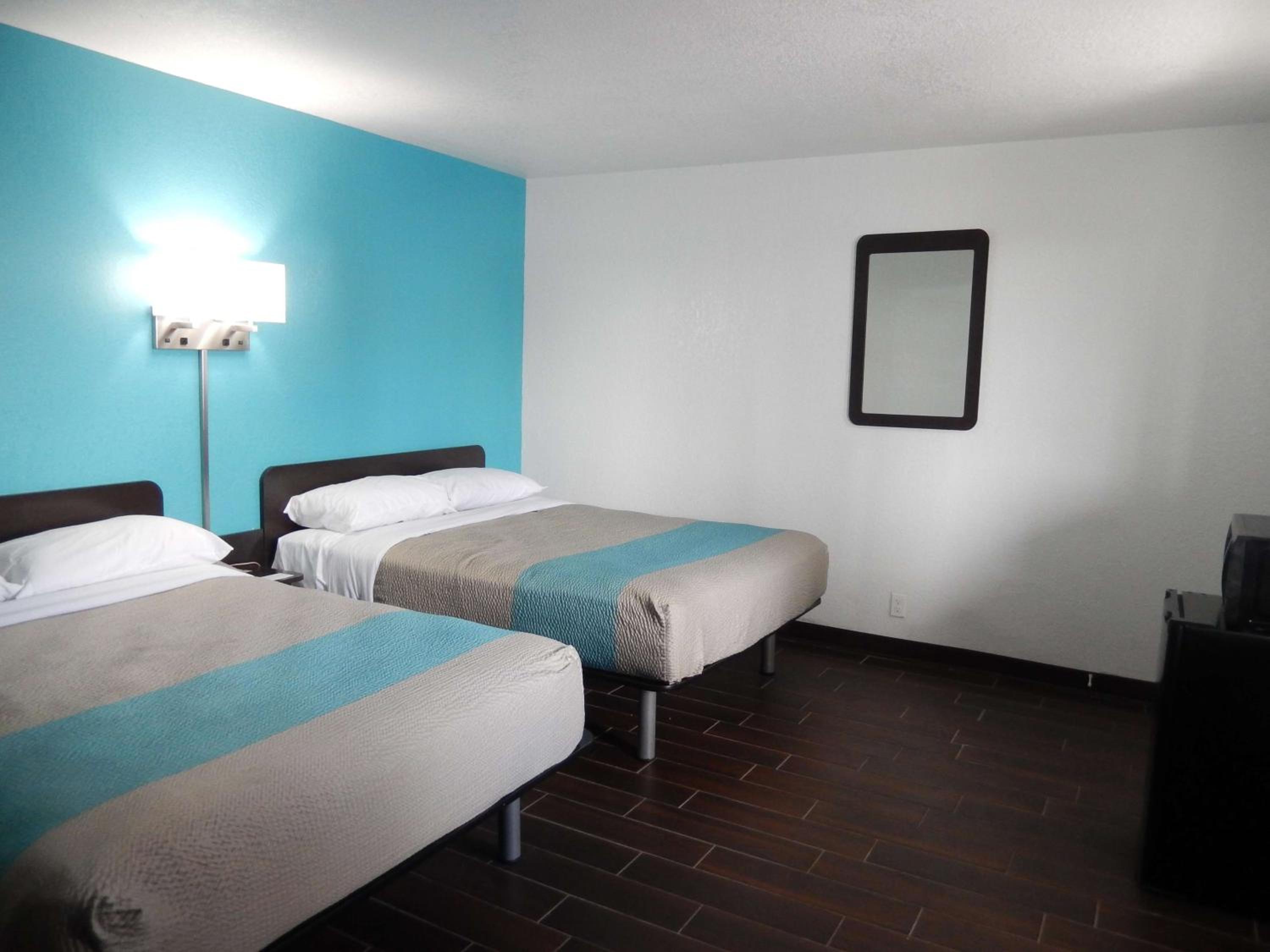 Deluxe Queen Room with Two Queen Beds - Photo 2