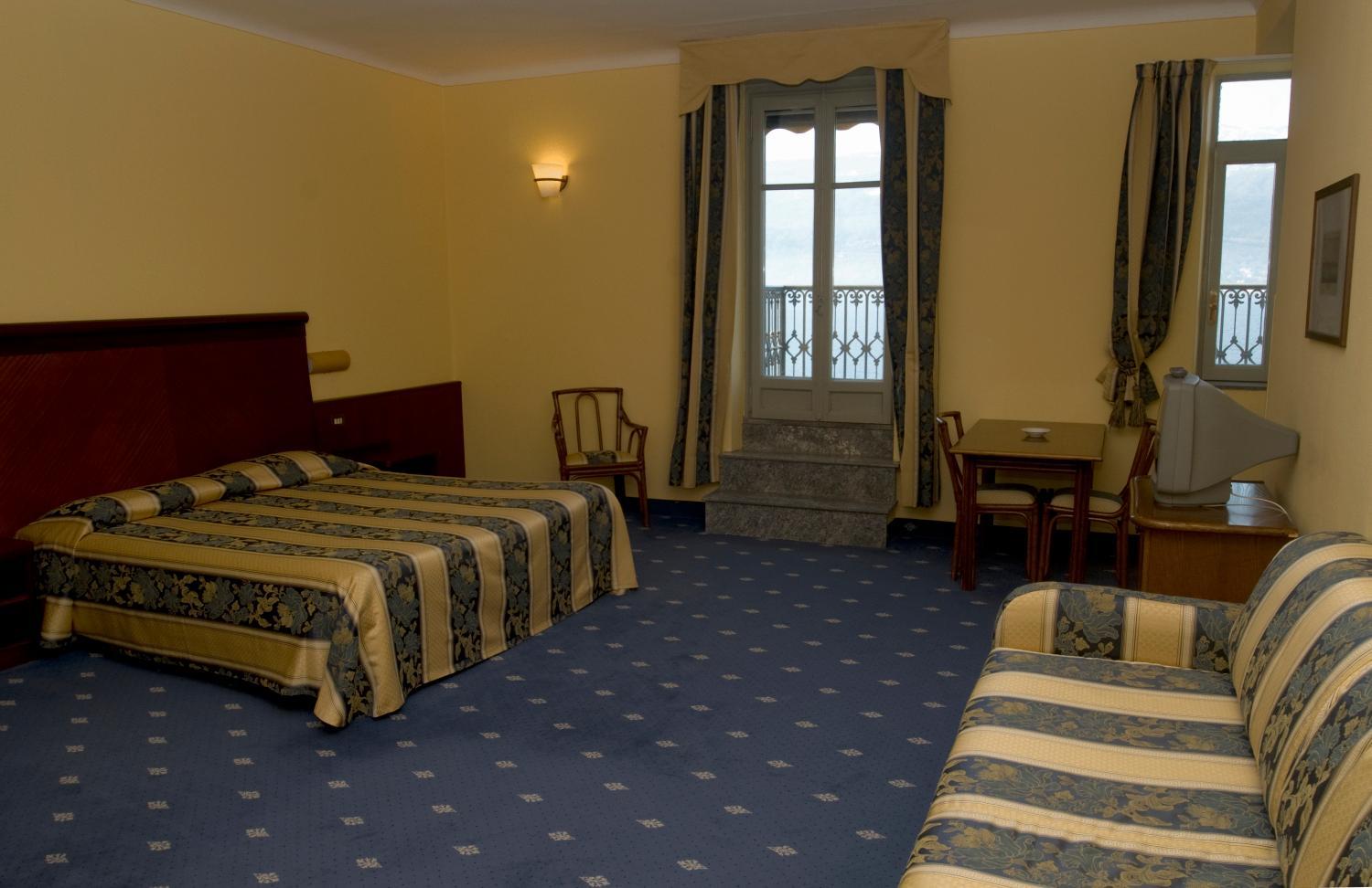 Superior Double or Twin Room with Lake View photo 2