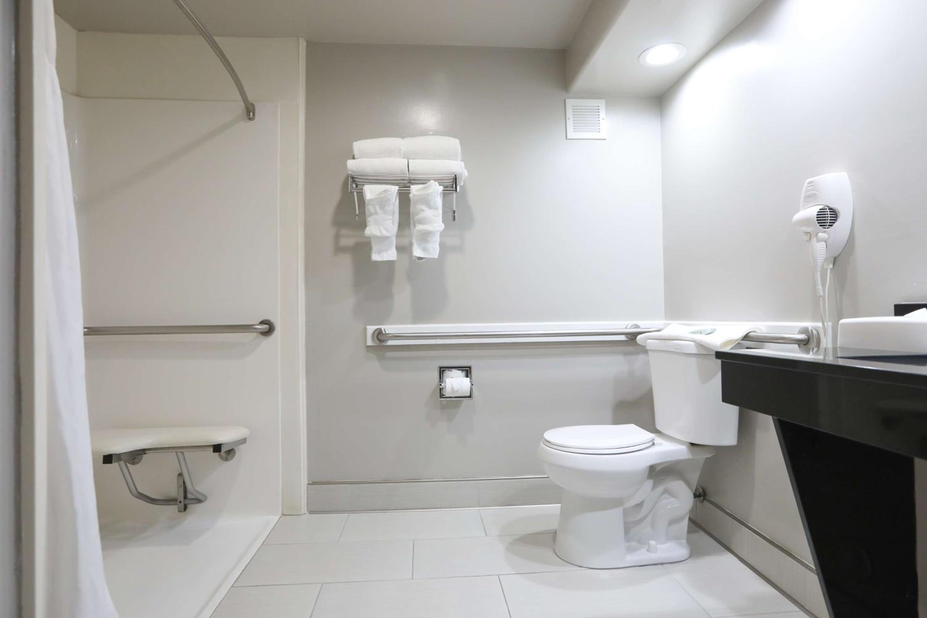Queen Room with Two Queen Beds and Roll-In Shower - Disability Access/Non-Smoking - Photo 2