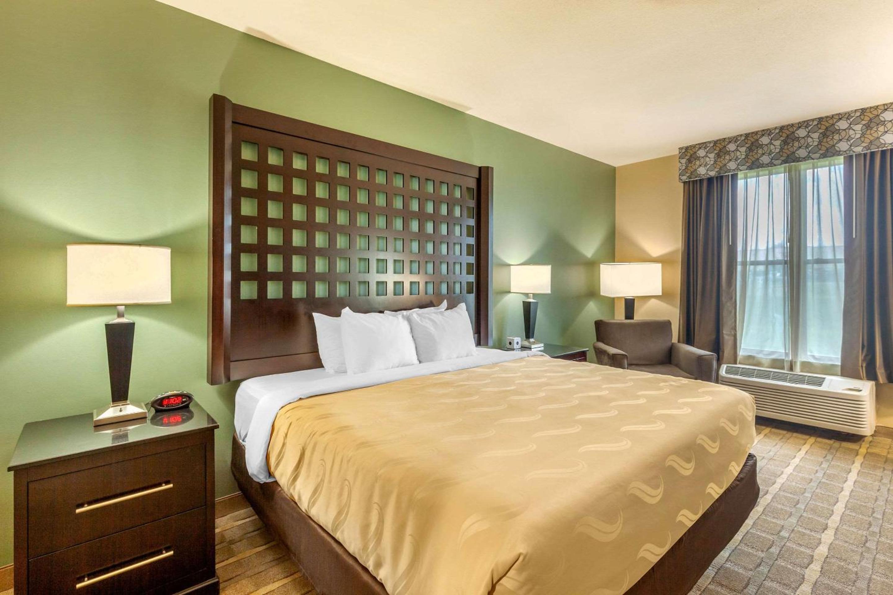 Standard King Room - Non-Smoking  - Photo 1