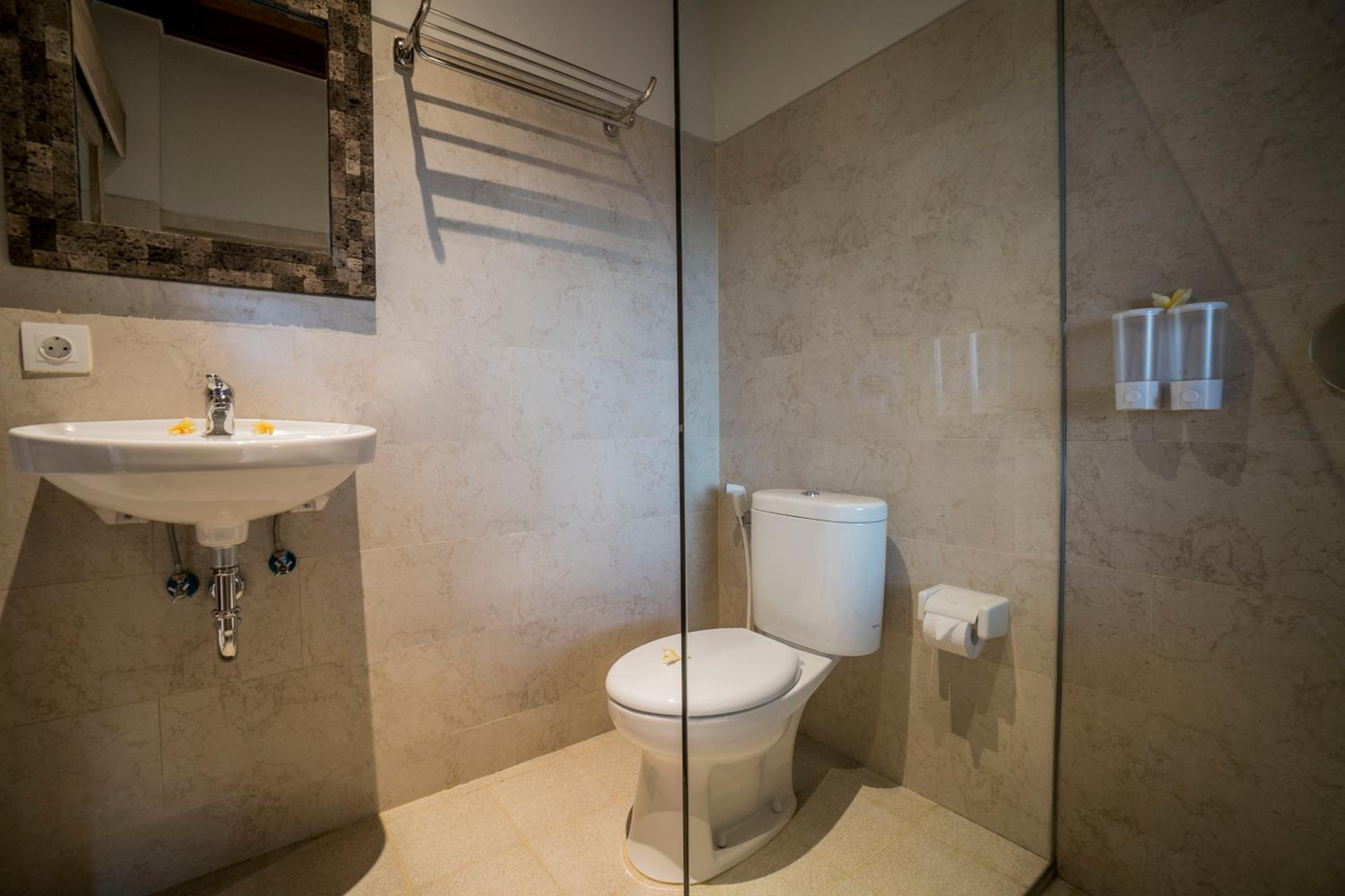 Deluxe Double or Twin Room with Balcony - Photo 8