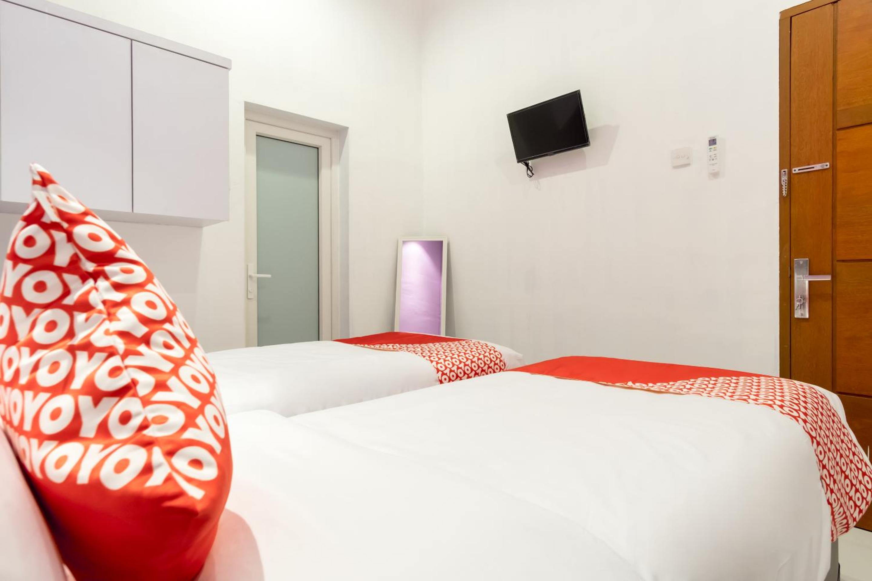 Standard Twin Room - Photo 4
