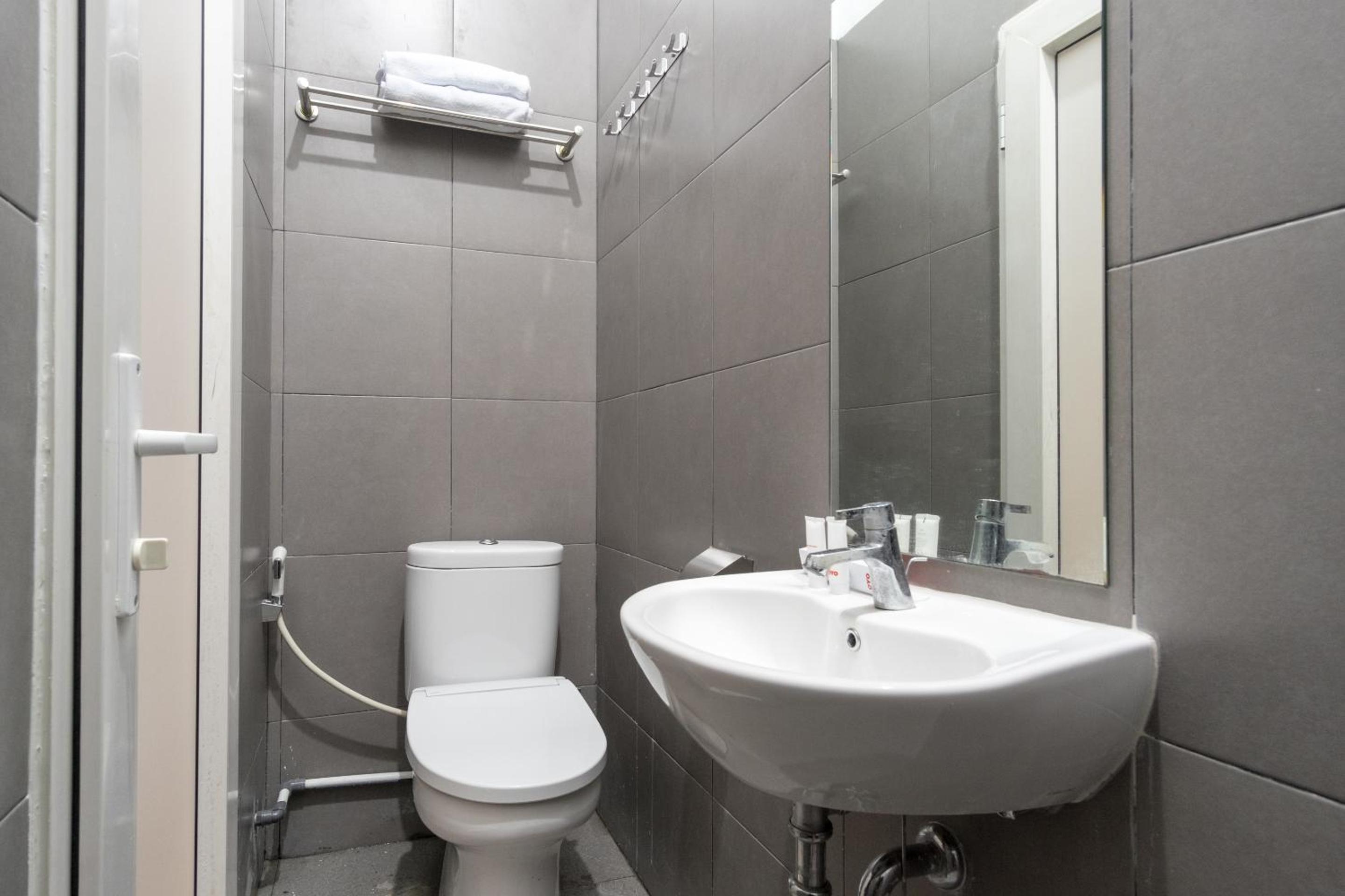 Standard Twin Room - Photo 7