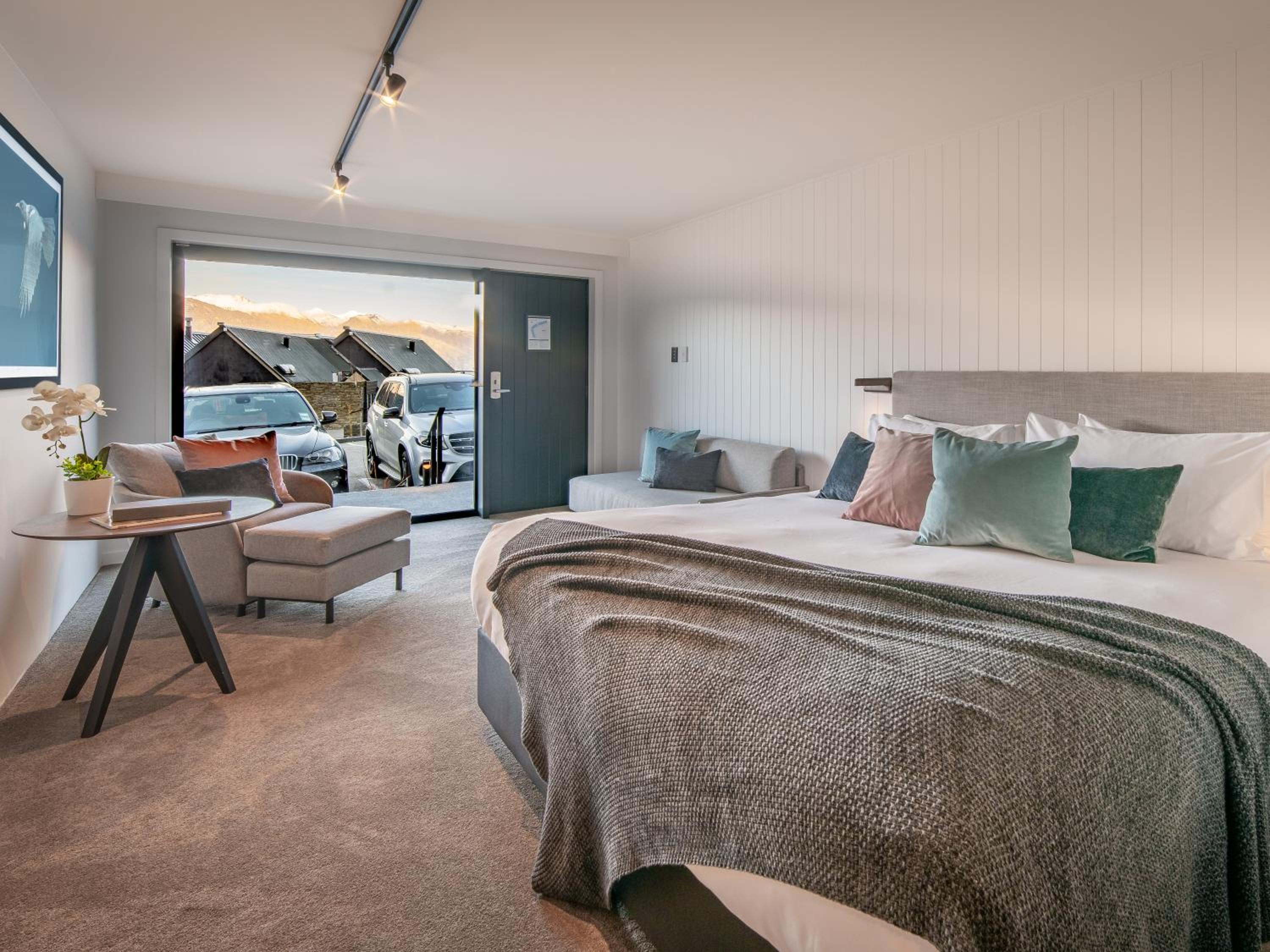 King Room – Kamana – No Lakeview - Photo 2
