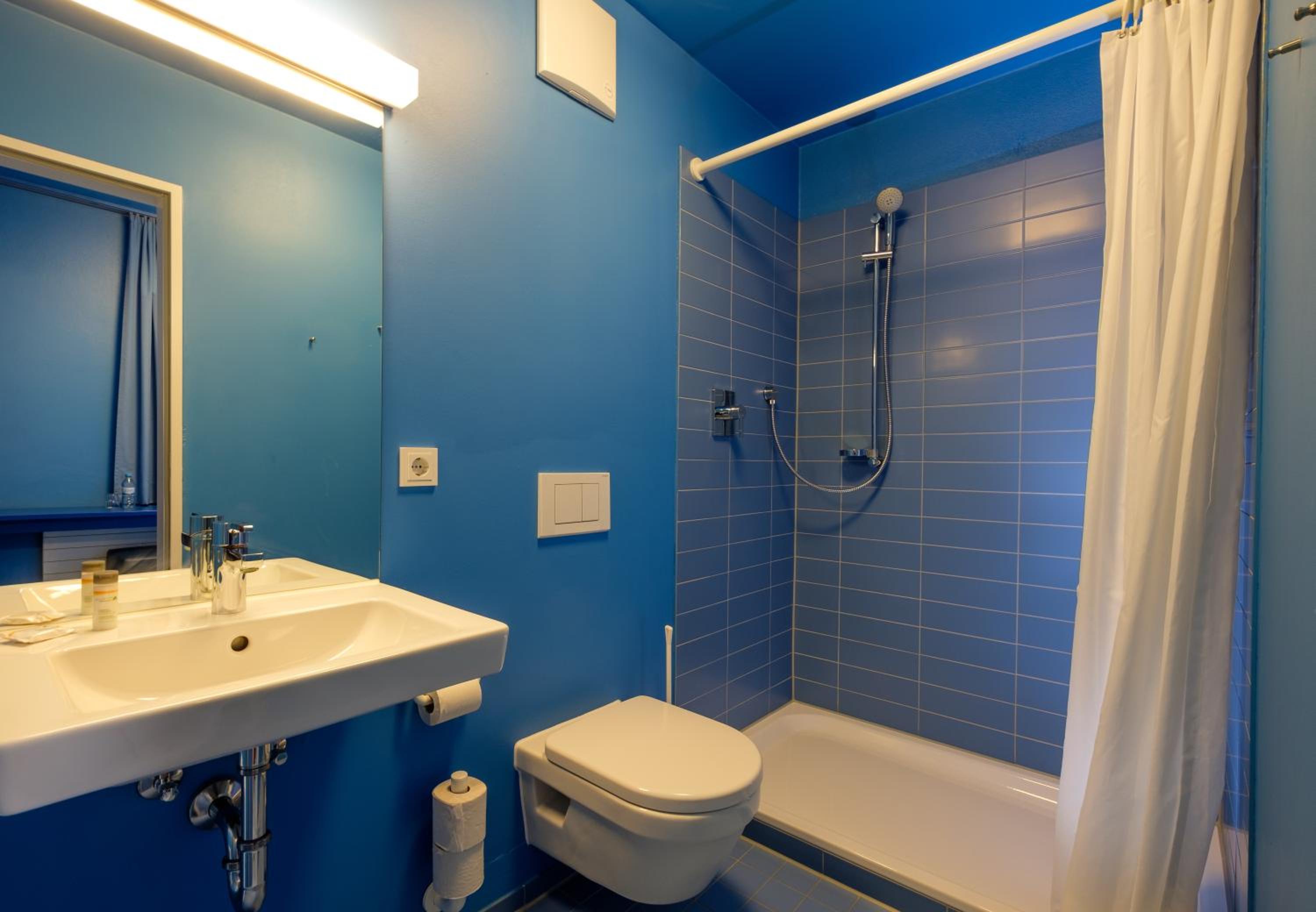 Twin Room with Shower - Photo 4