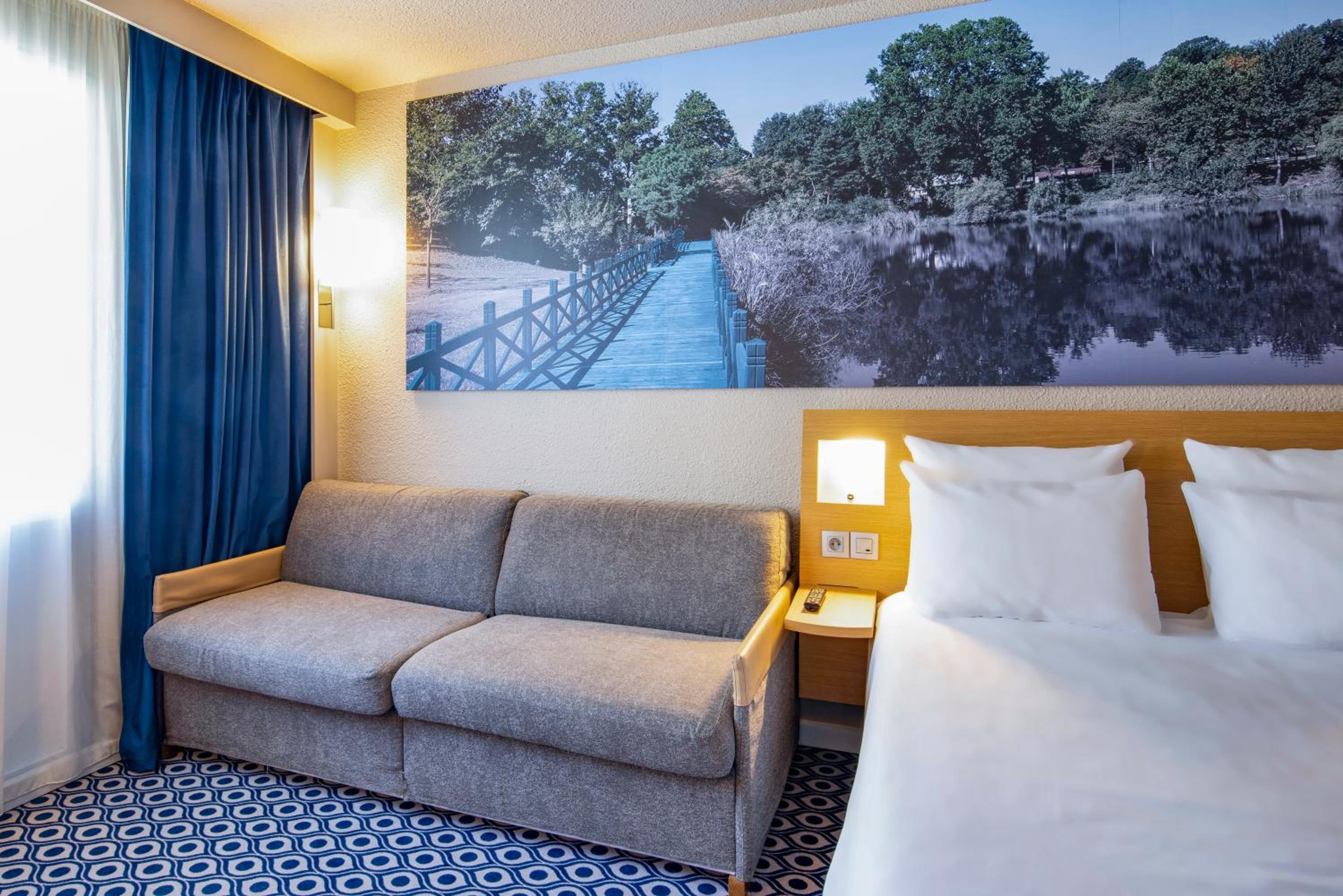 Executive Double Room with Sofa Bed - Photo 13