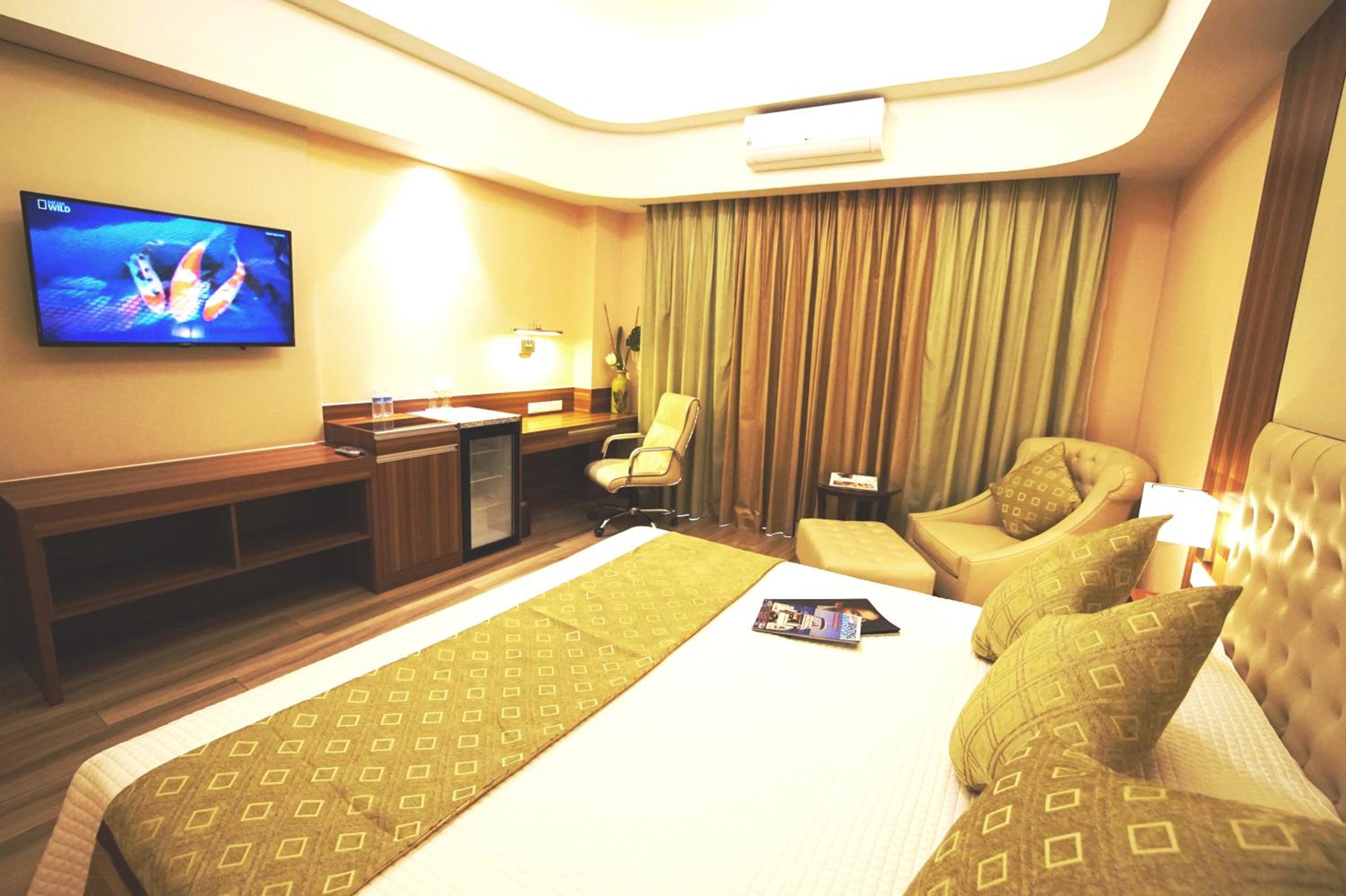 Executive Room - Photo 5