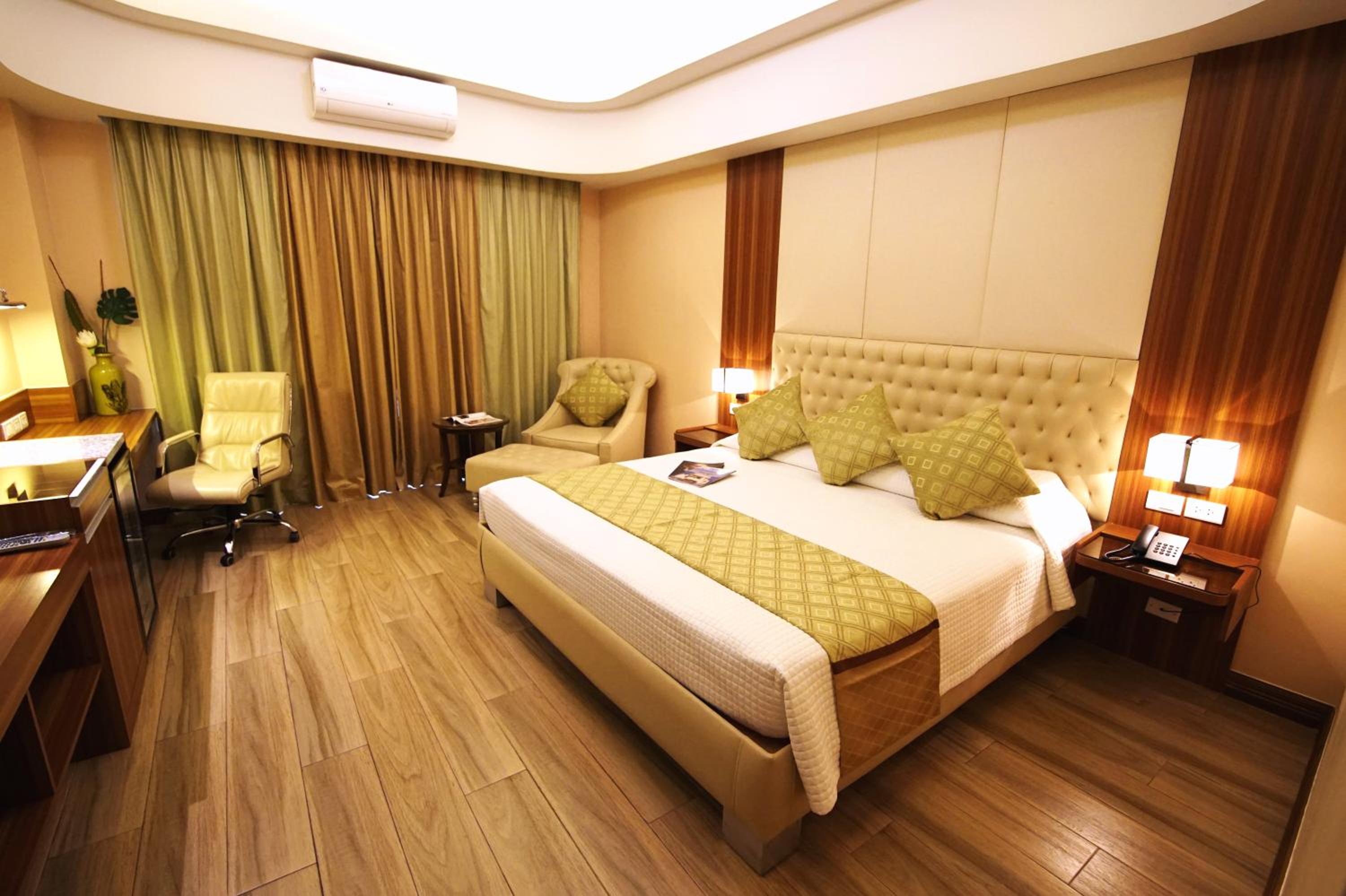 Executive Room - Photo 1