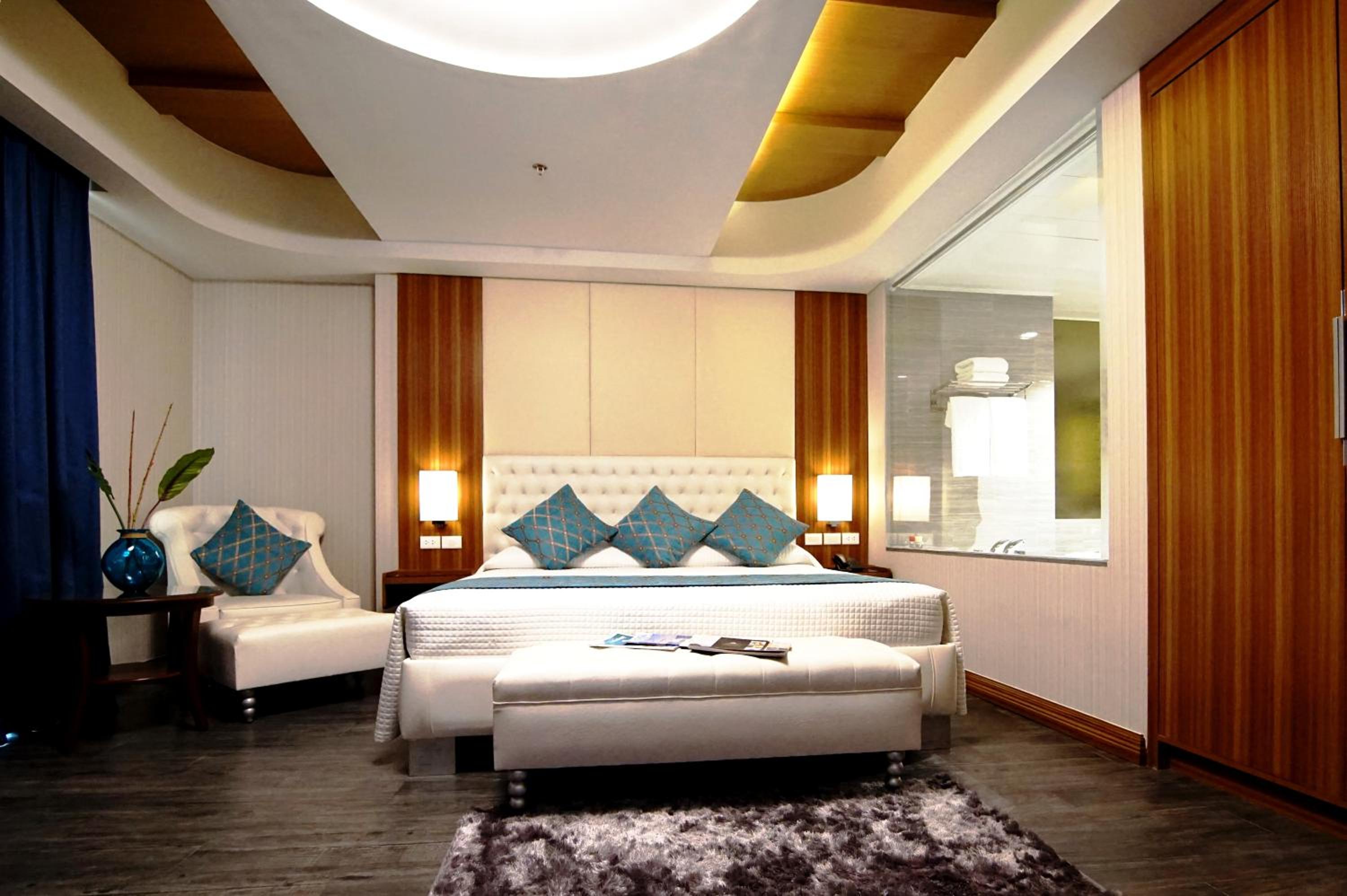 Jacuzzi Suite - Photo 3