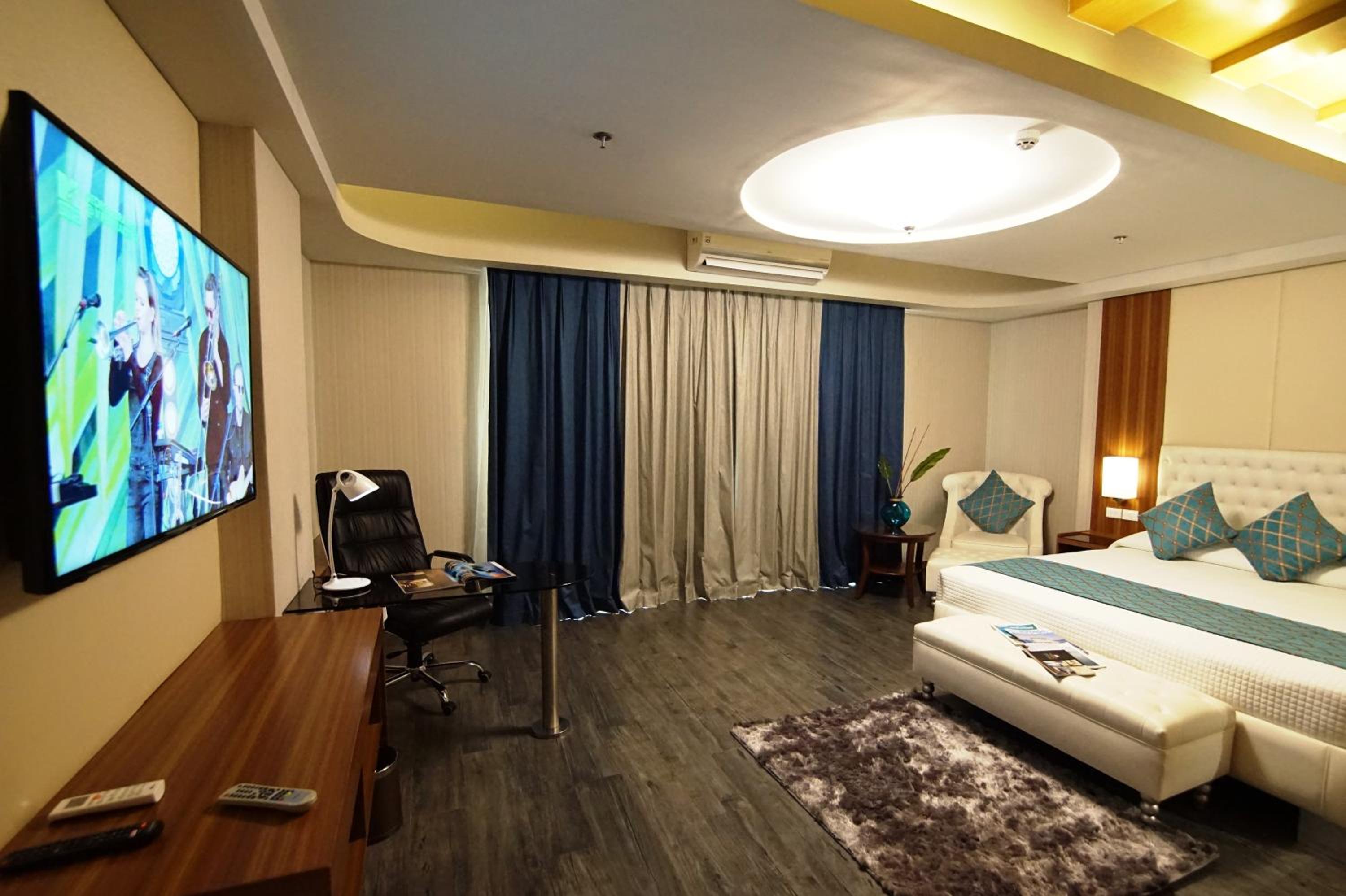 Jacuzzi Suite - Photo 4