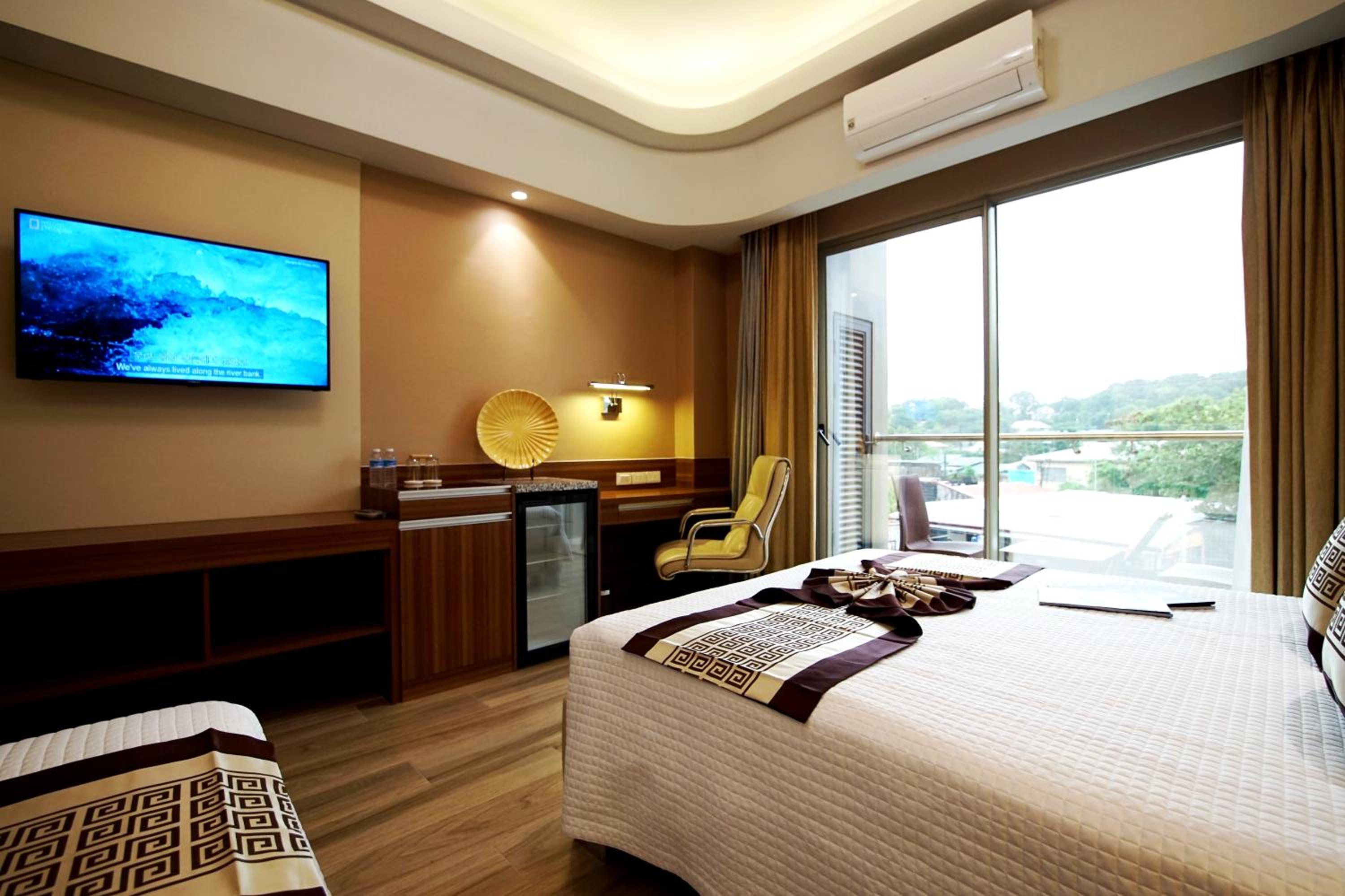Deluxe Room - Photo 3