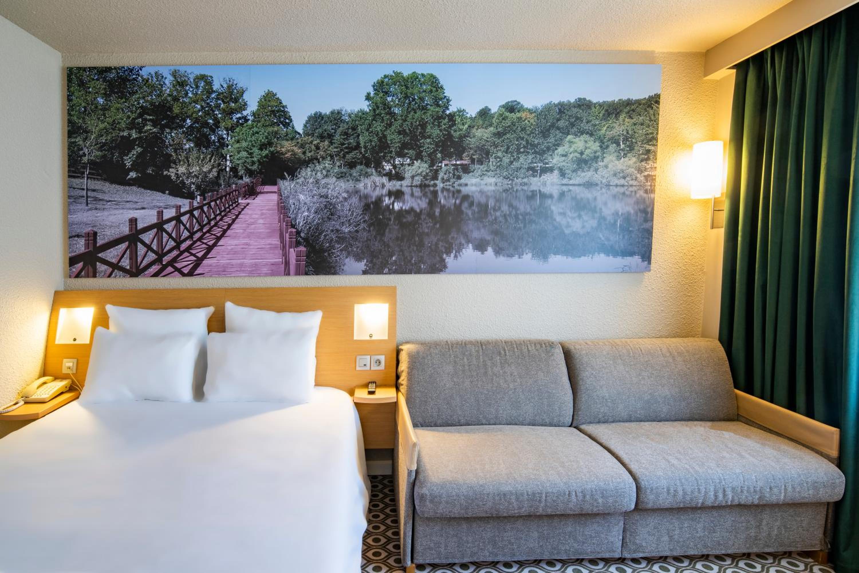 Superior Room with Double Bed and Sofa Bed - Photo 7