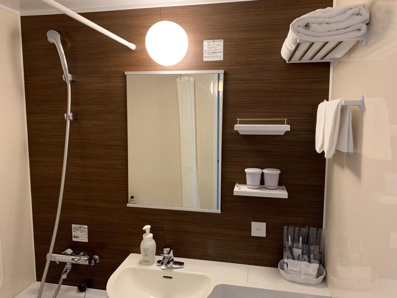 Moderate Double Room Single Use - Non-Smoking - Photo 13
