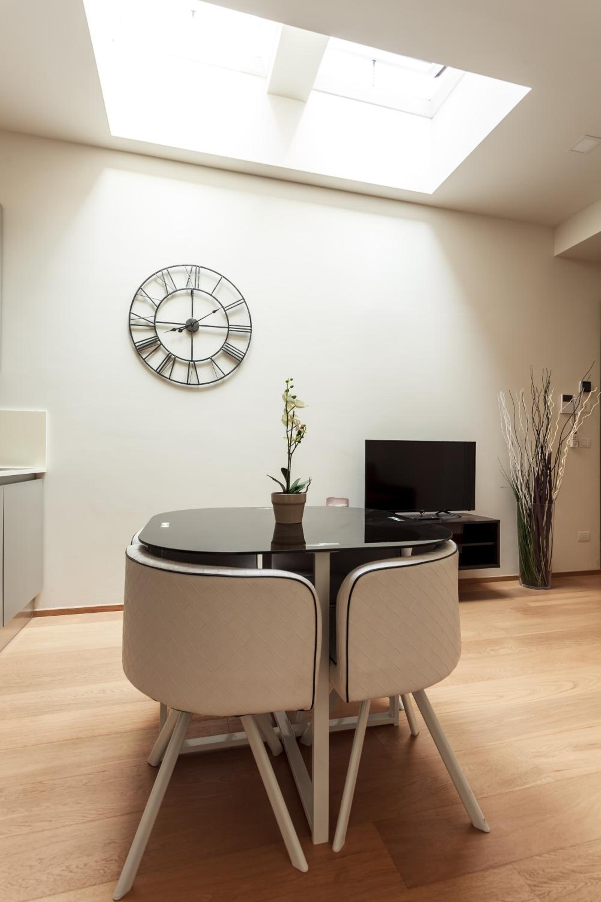 One-Bedroom Apartment - Photo 8