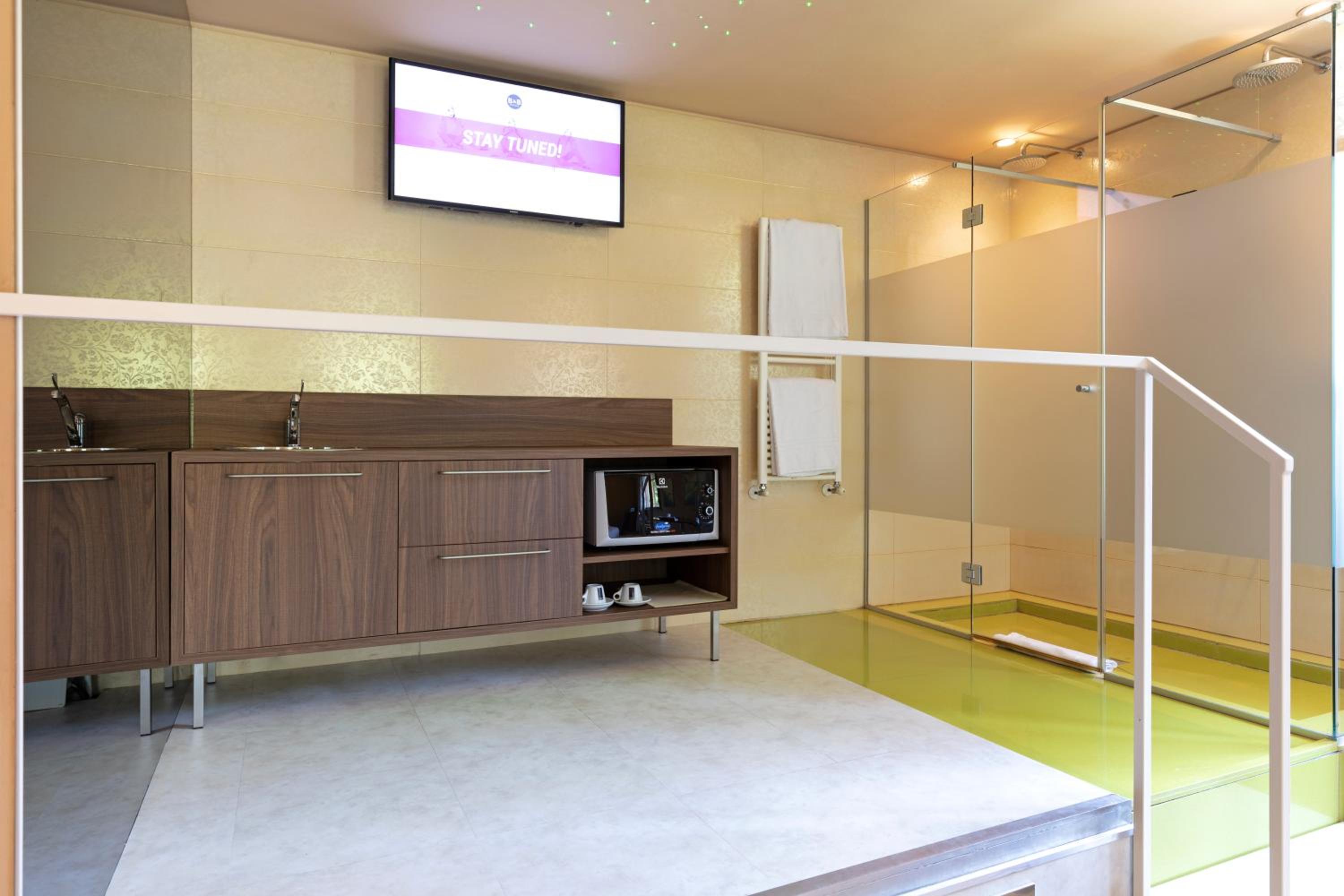 Family Room - Photo 4