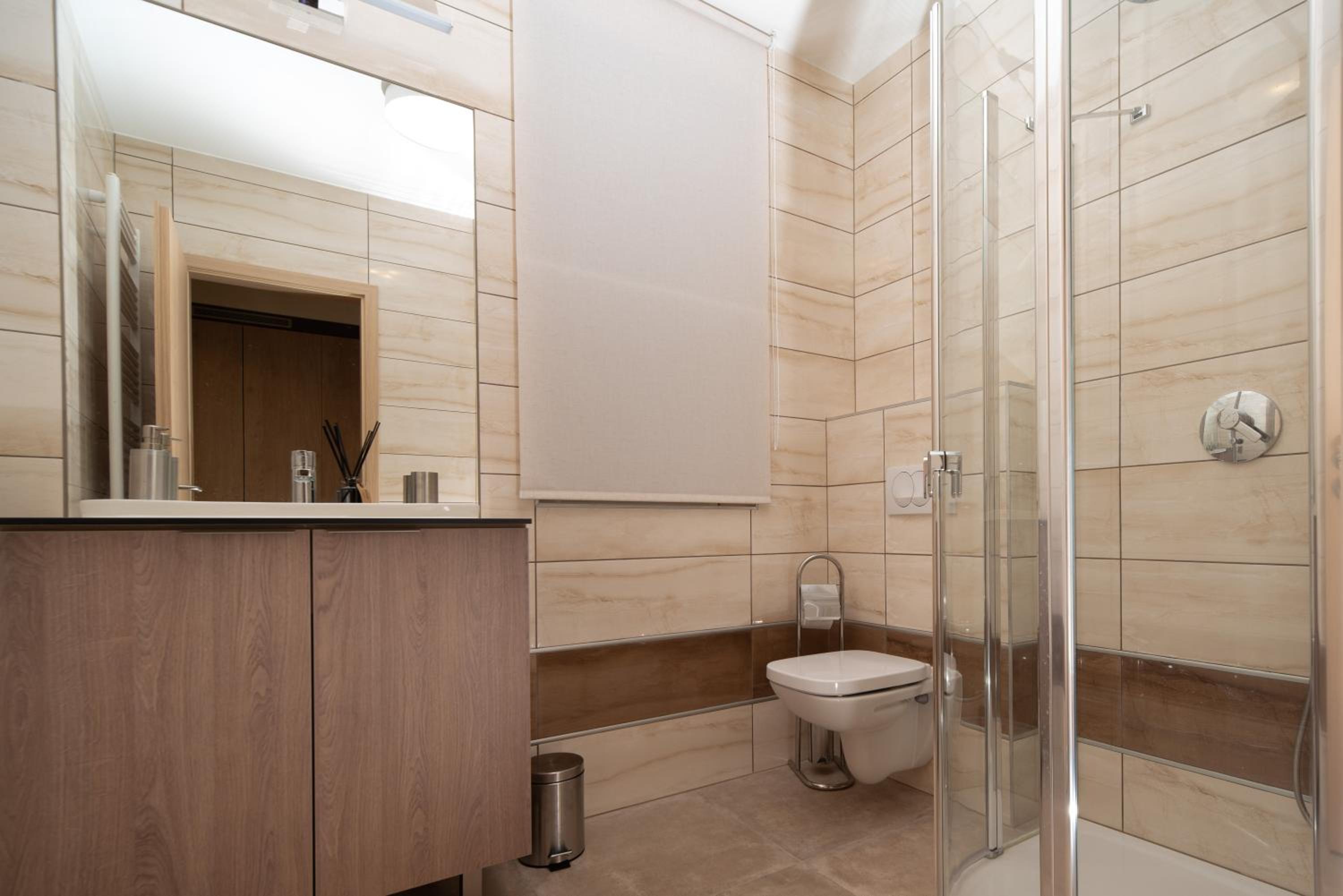 Double Room with Balcony - Photo 7
