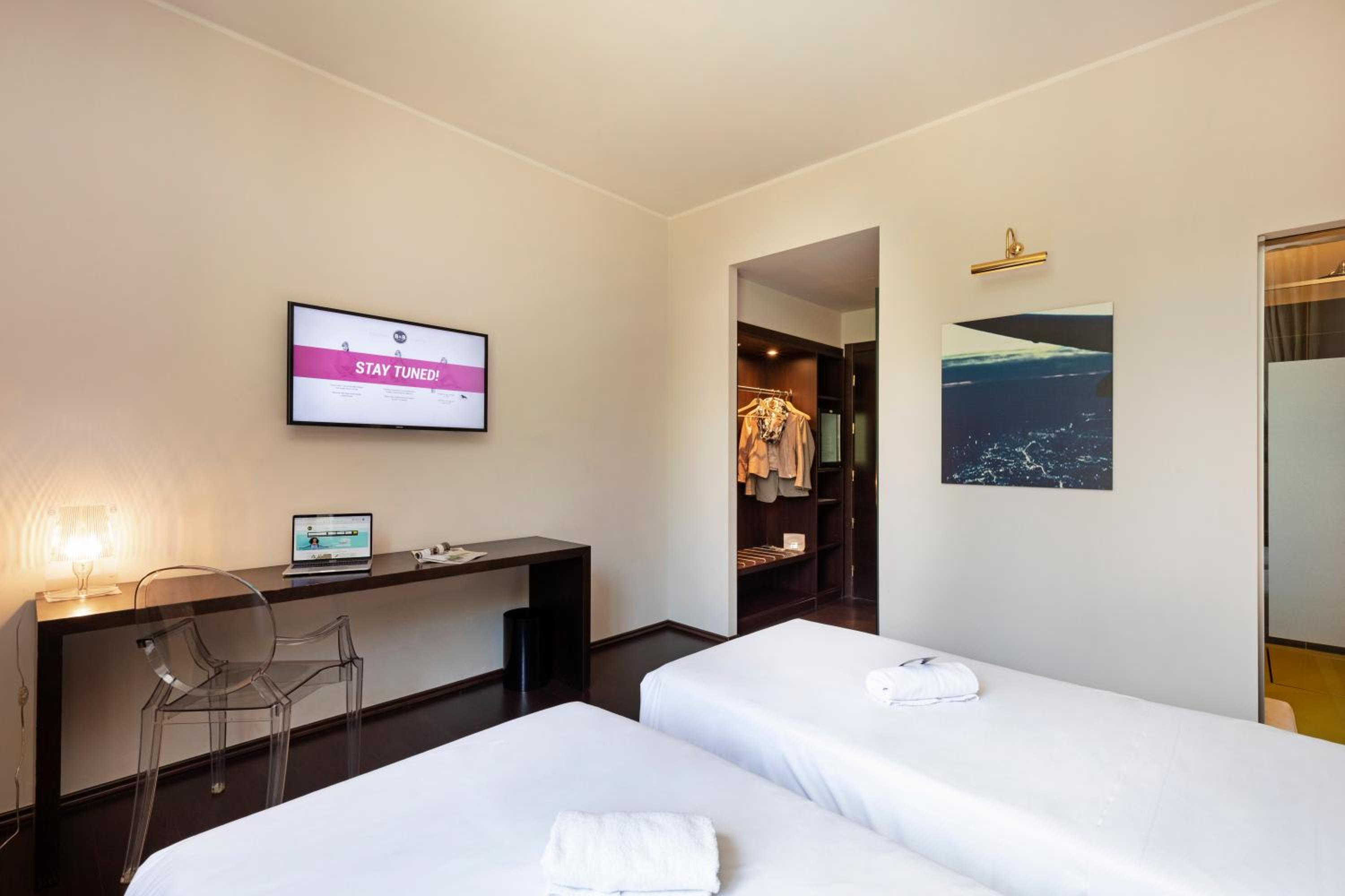 Twin Room - Photo 2