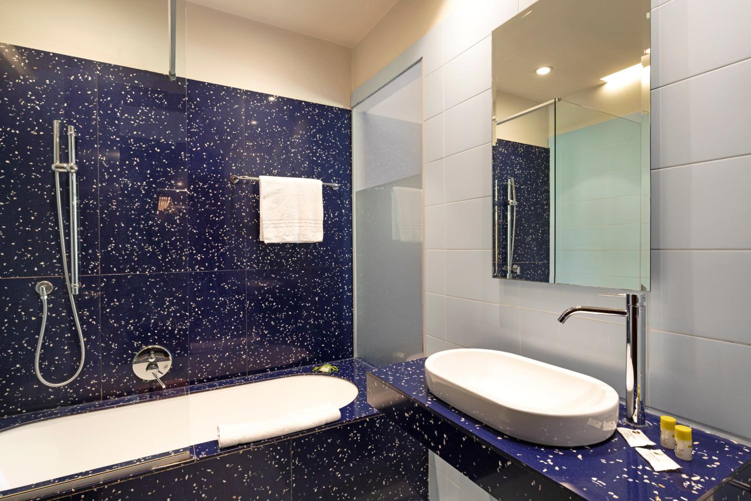 Standard Double Room - Photo 4