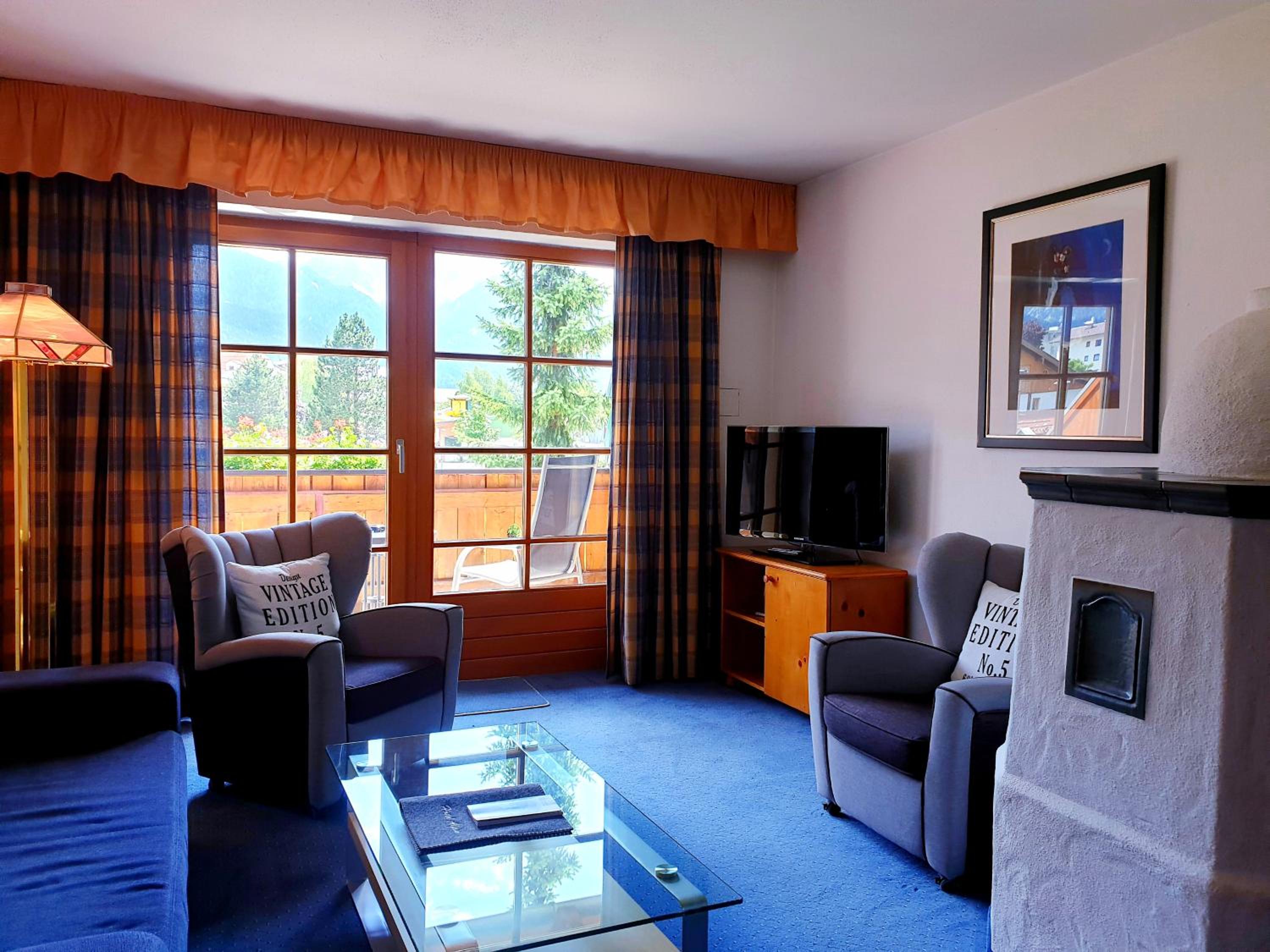 Family Room (2 Adults + 1 Child) - Photo 2