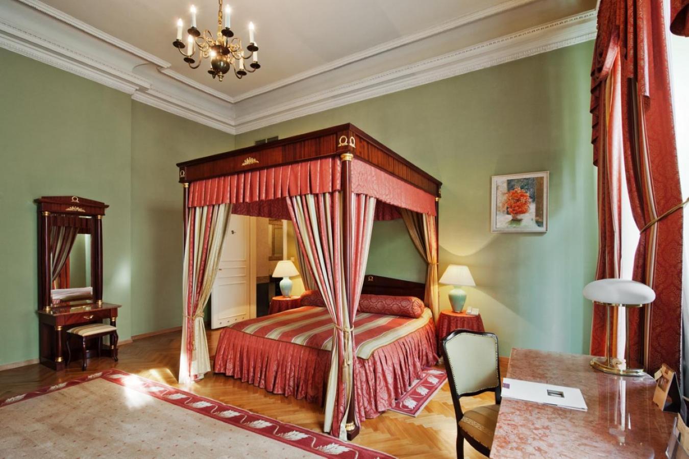 Palace Suite - Photo 8