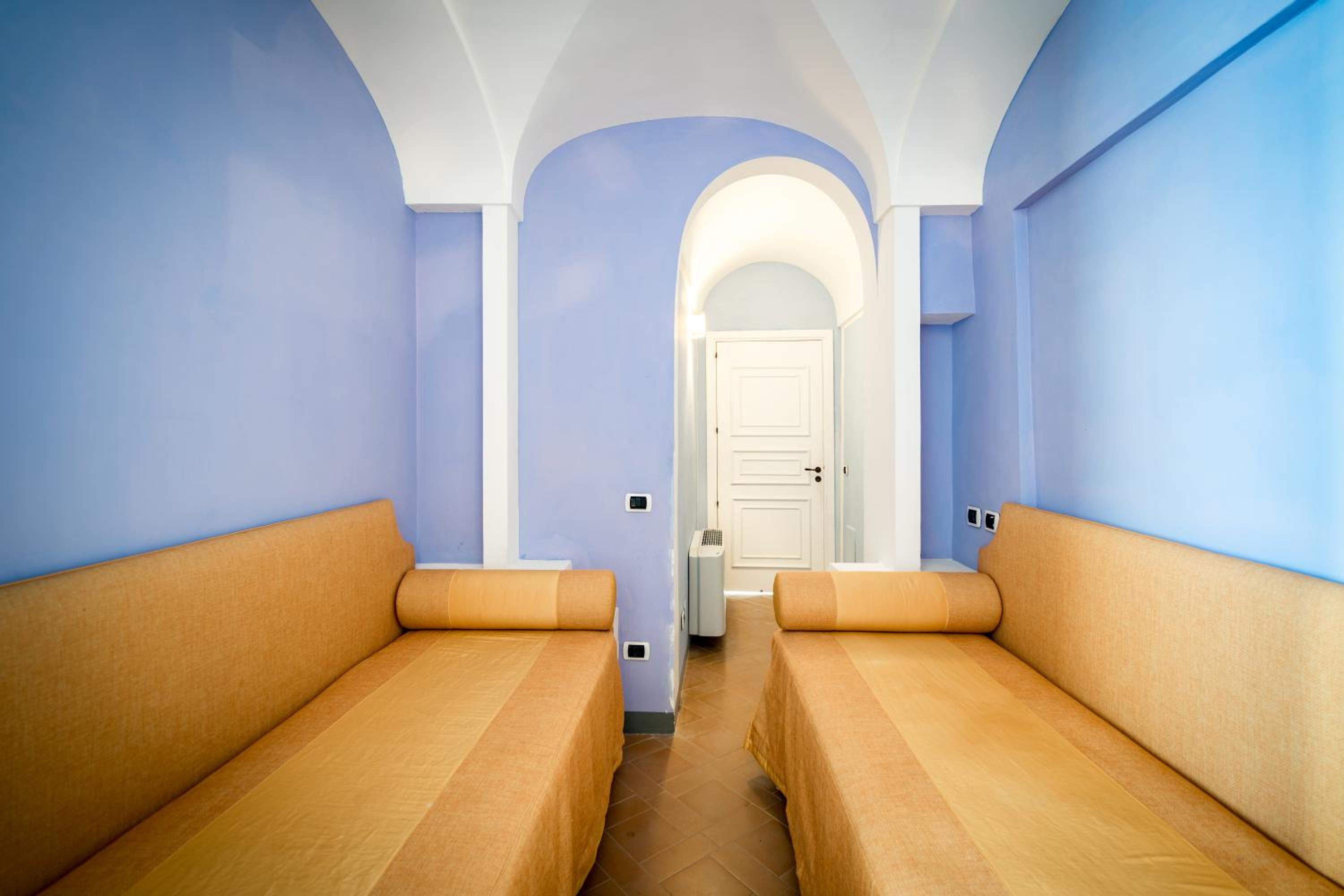 Twin Room - Photo 2