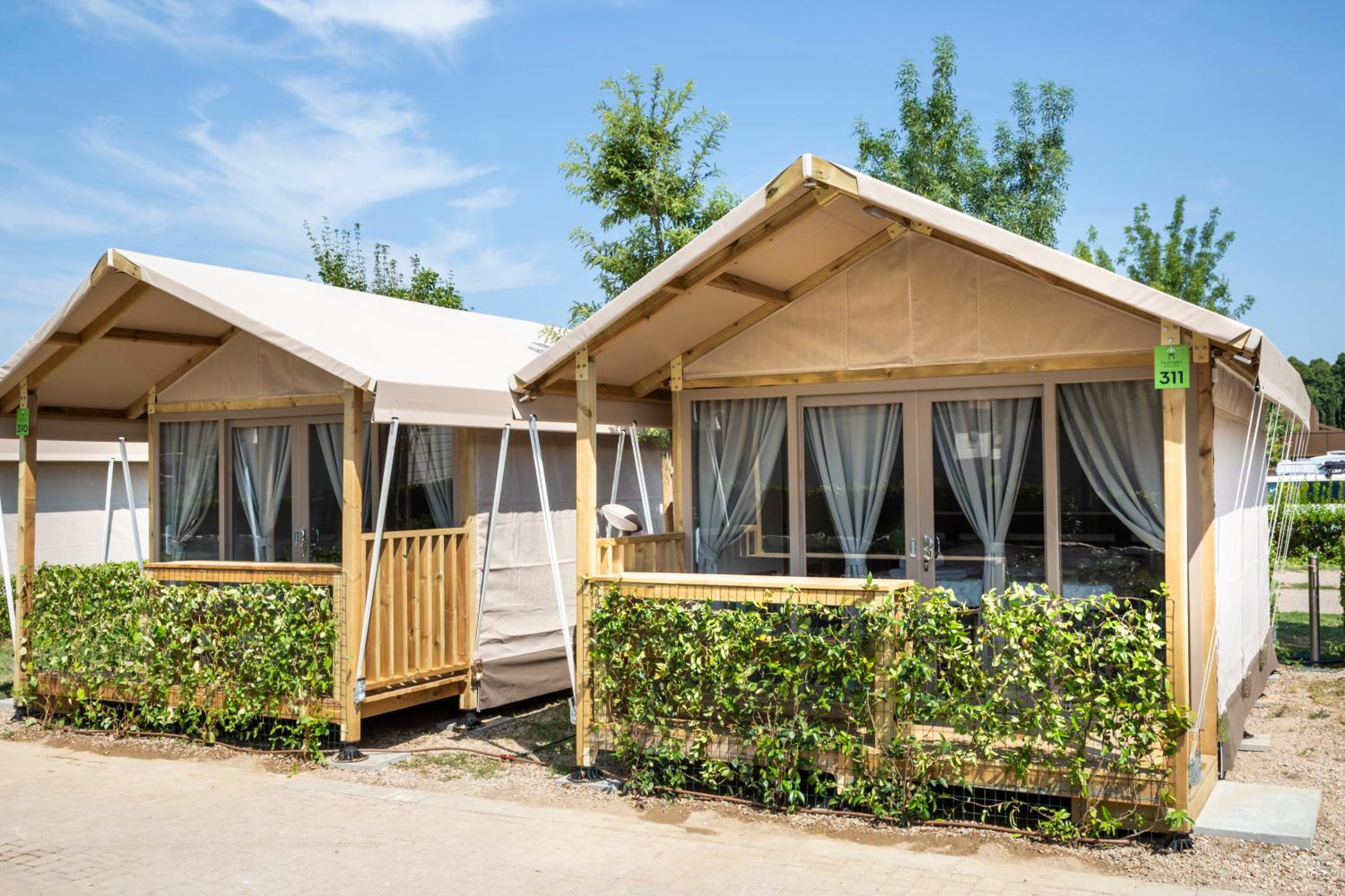 Urban Safari Tent with Free Parking thumbnail 5