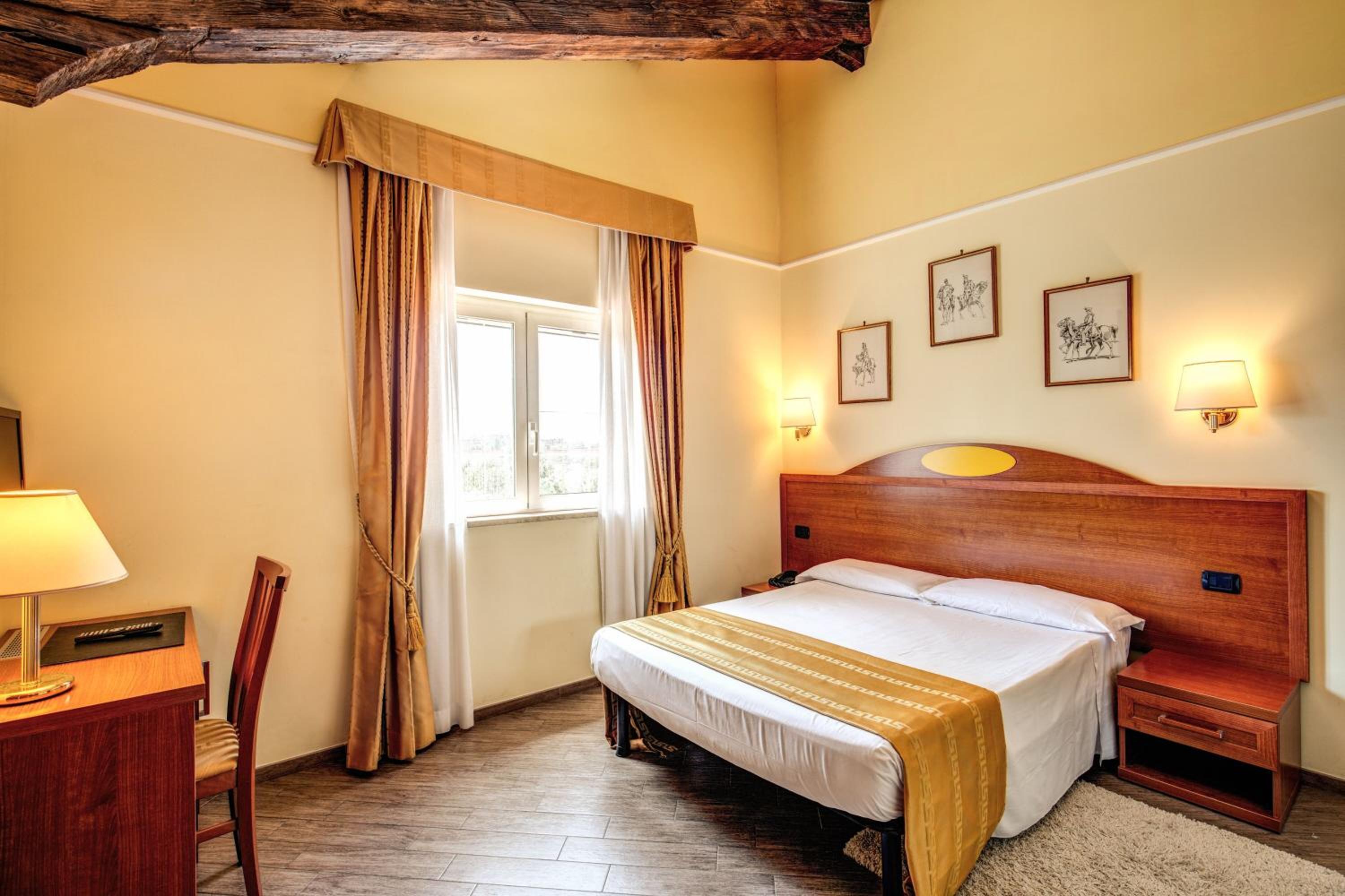 Economy Double Room photo 2