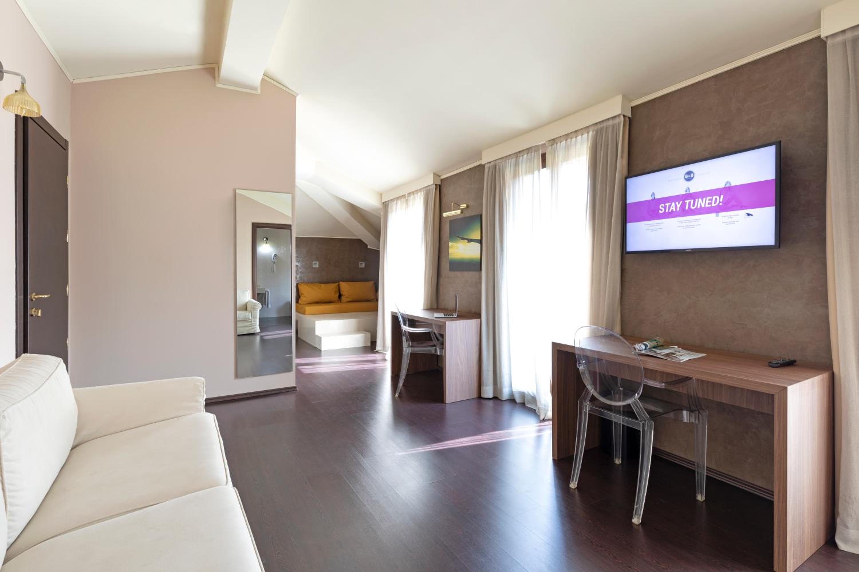 Suite - Photo 4