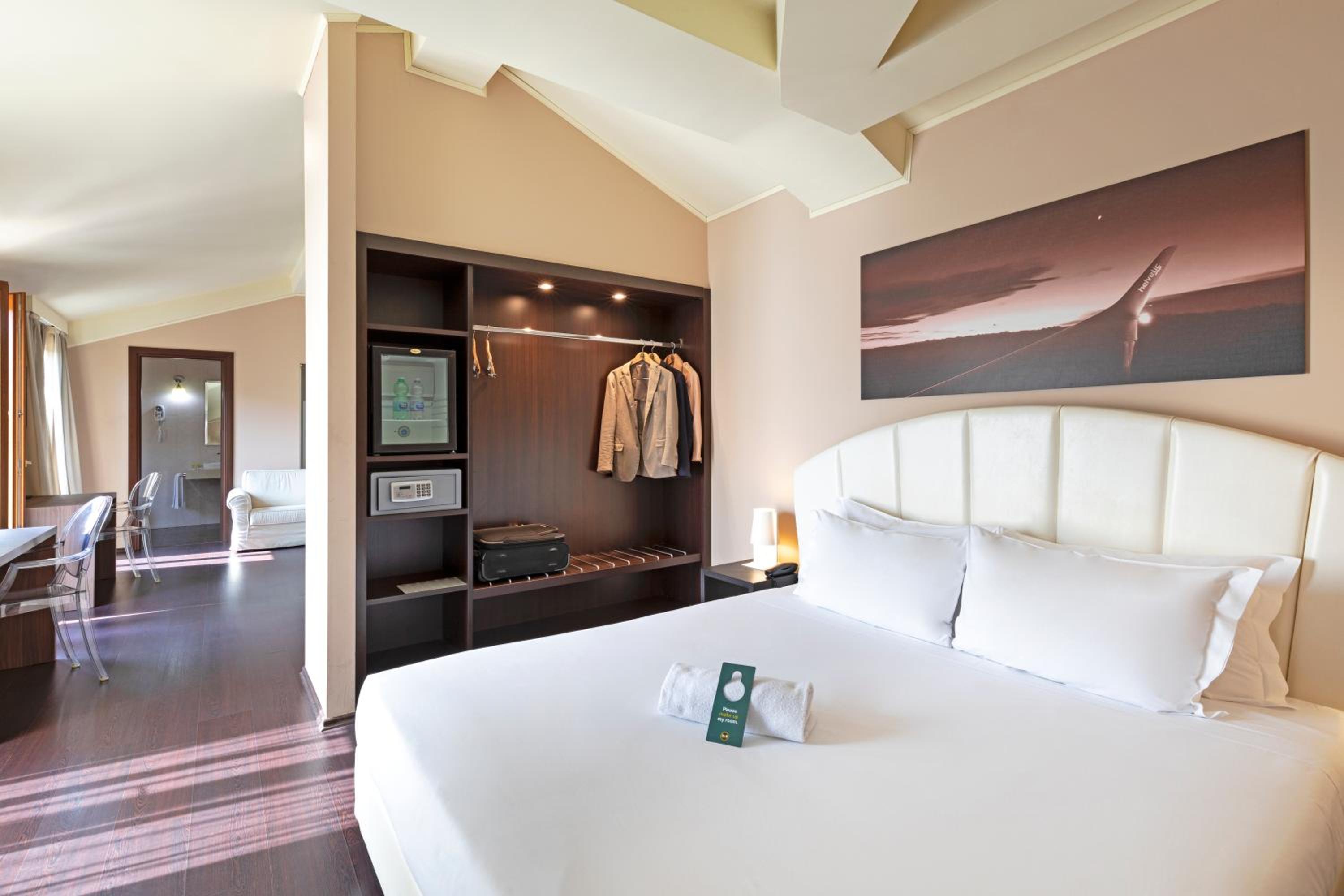 Suite - Photo 3